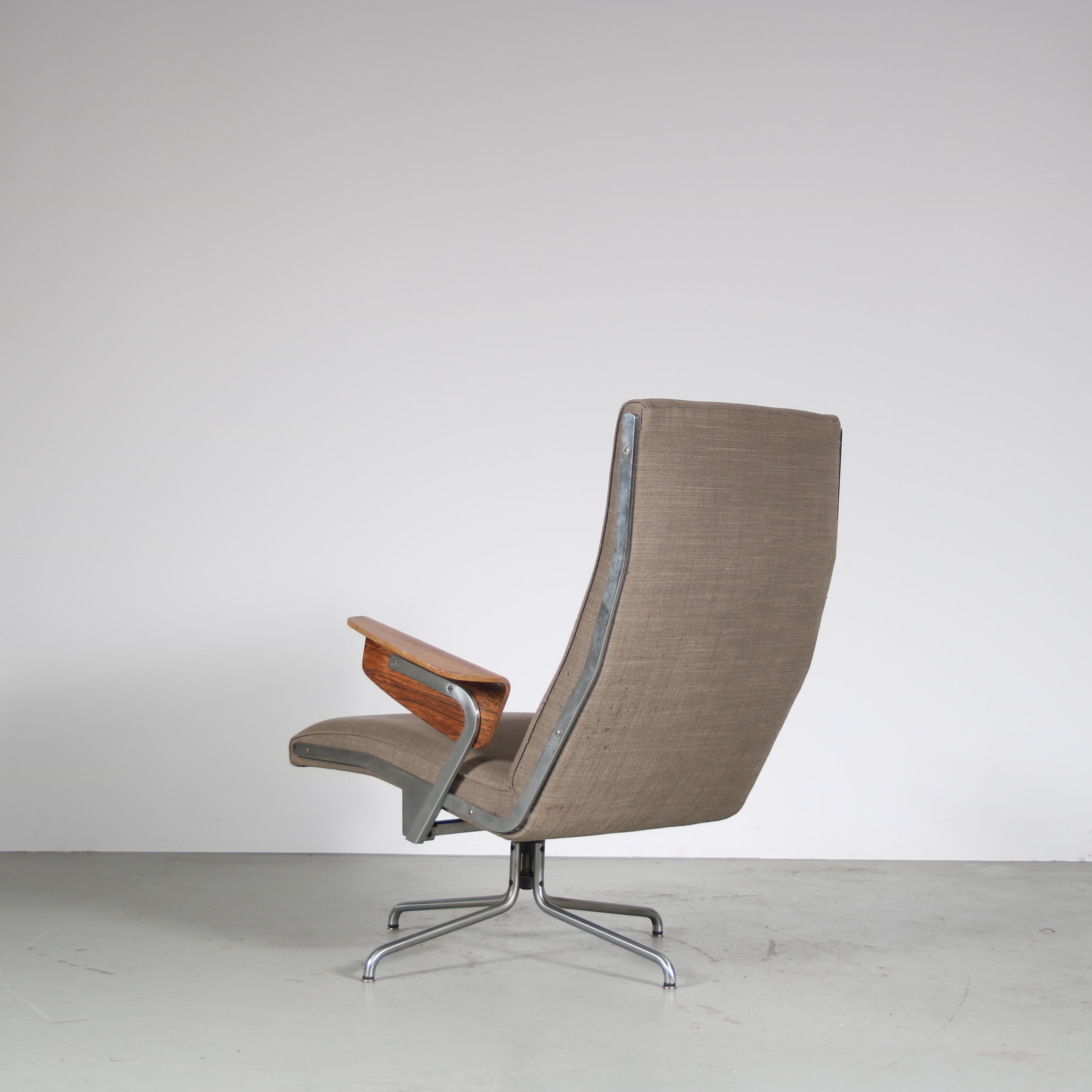 Exceptional Lounge Chair with Ottoman from around 1960 For Sale 3