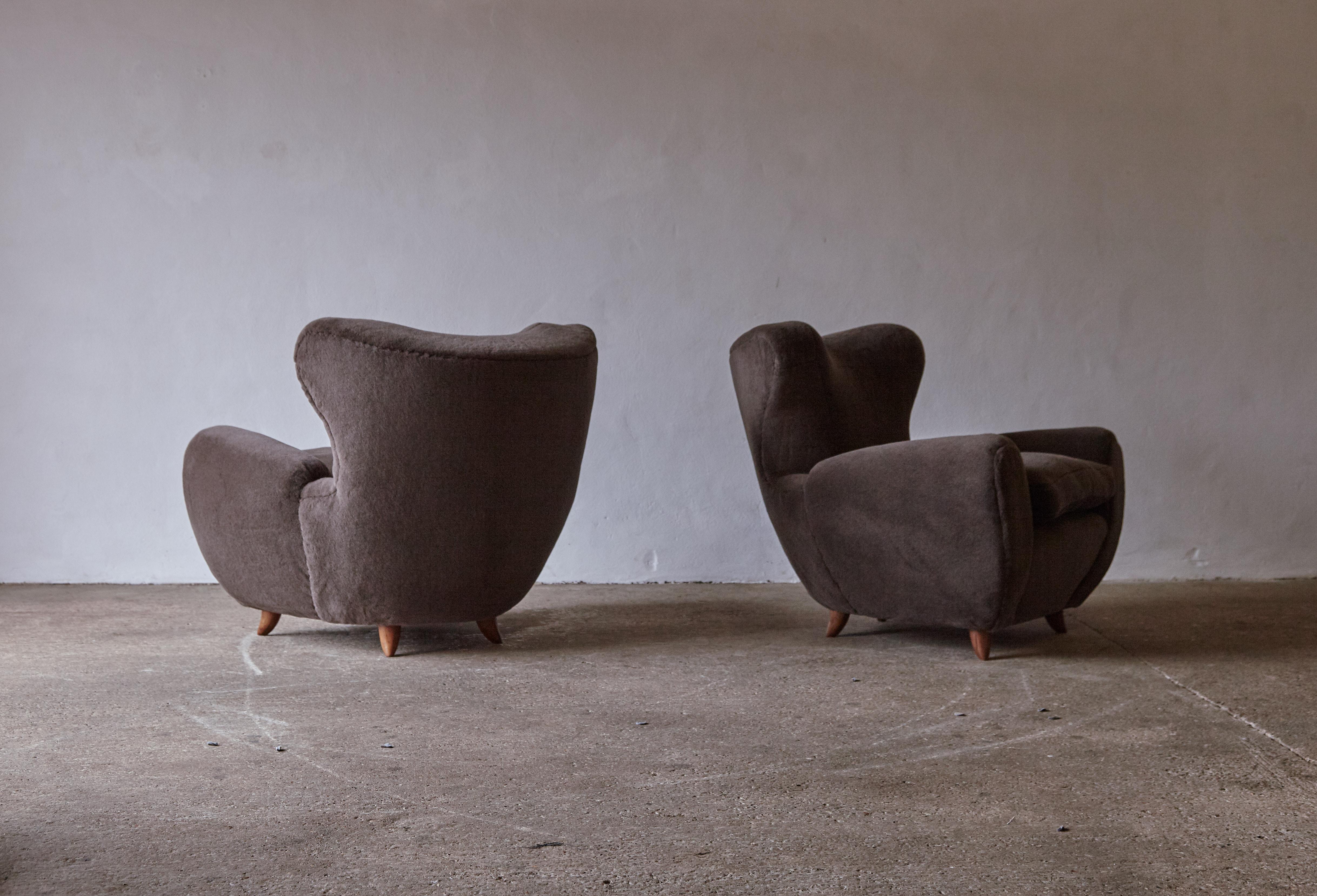 Exceptional Lounge Chairs, Upholstered in Alpaca, Italy, 1950s For Sale 7