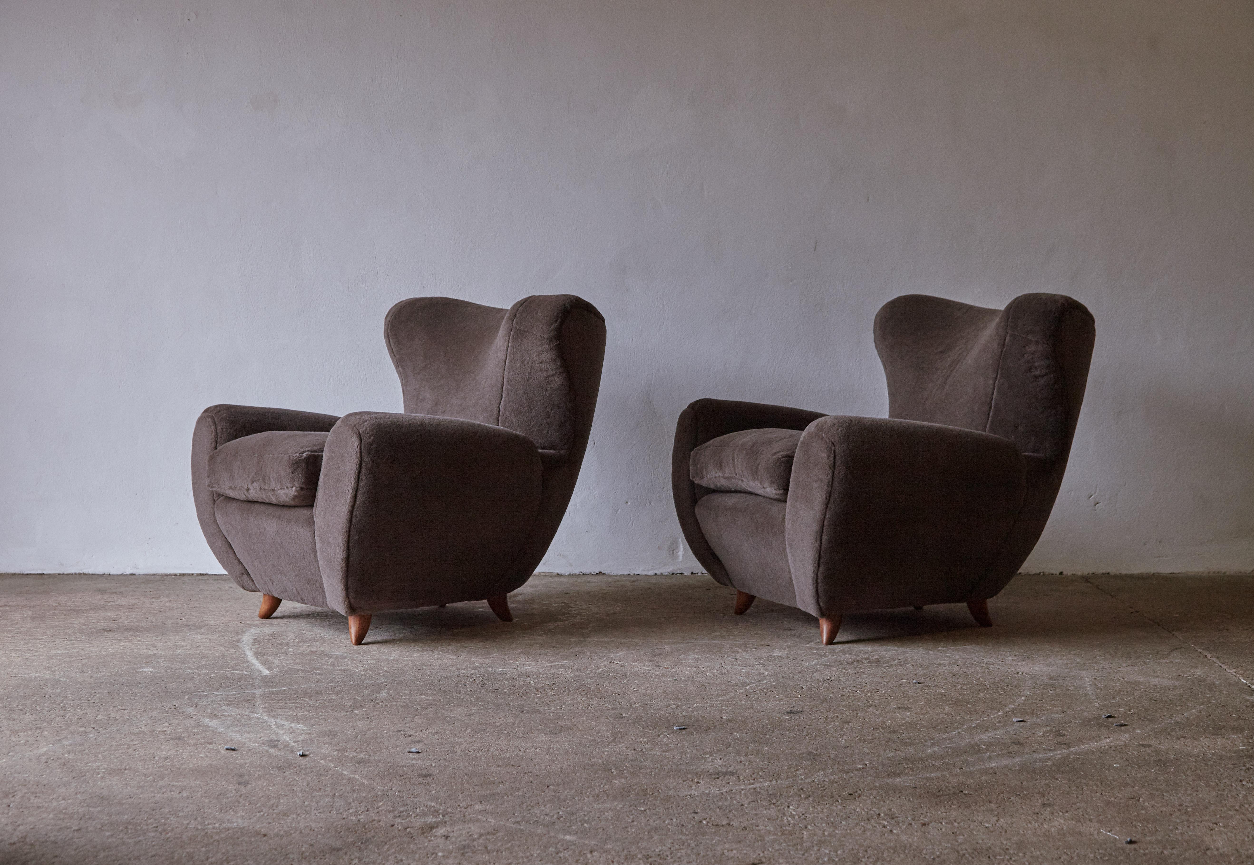 Exceptional Lounge Chairs, Upholstered in Alpaca, Italy, 1950s For Sale 8