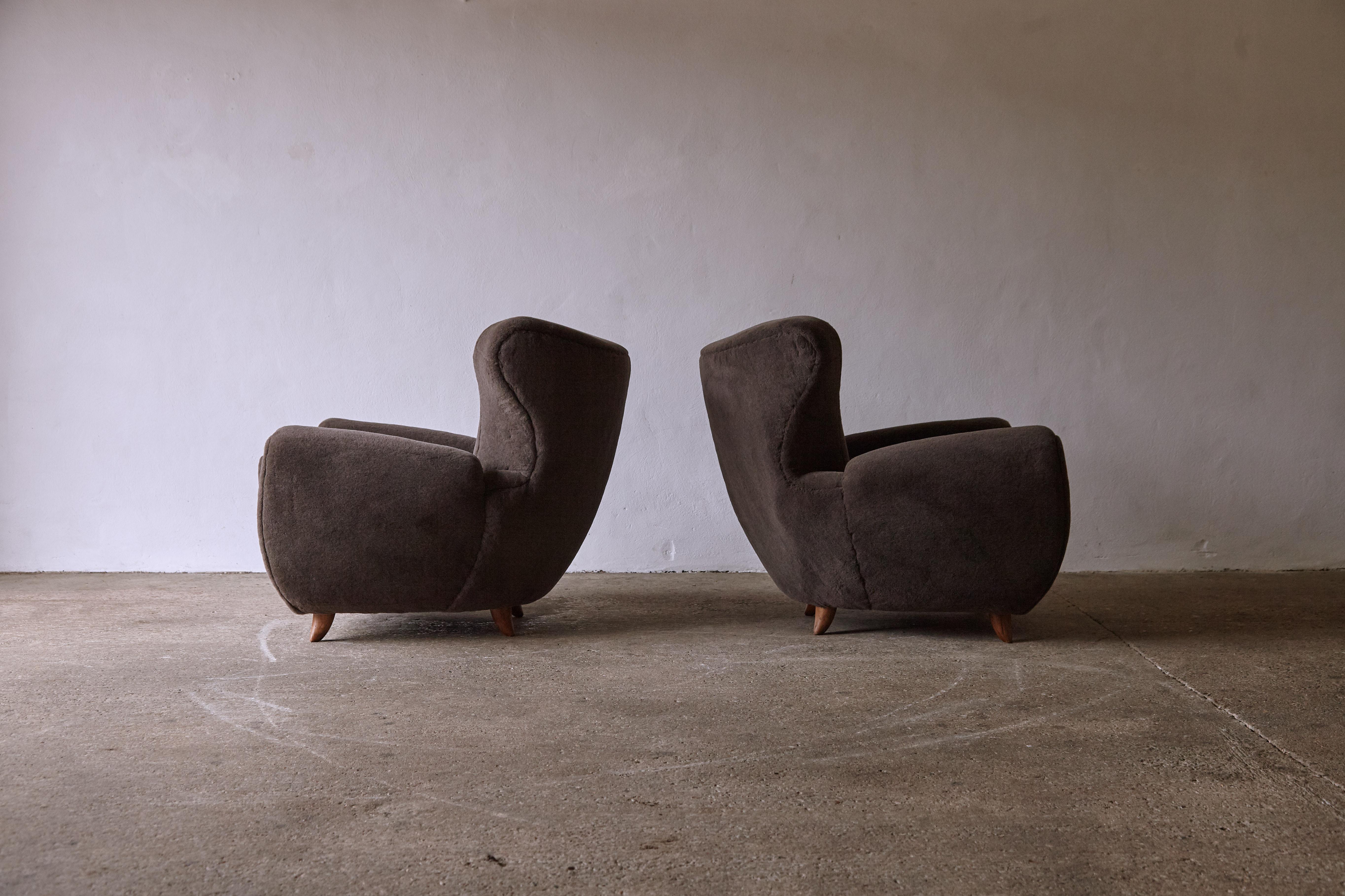 Mid-Century Modern Exceptional Lounge Chairs, Upholstered in Alpaca, Italy, 1950s For Sale