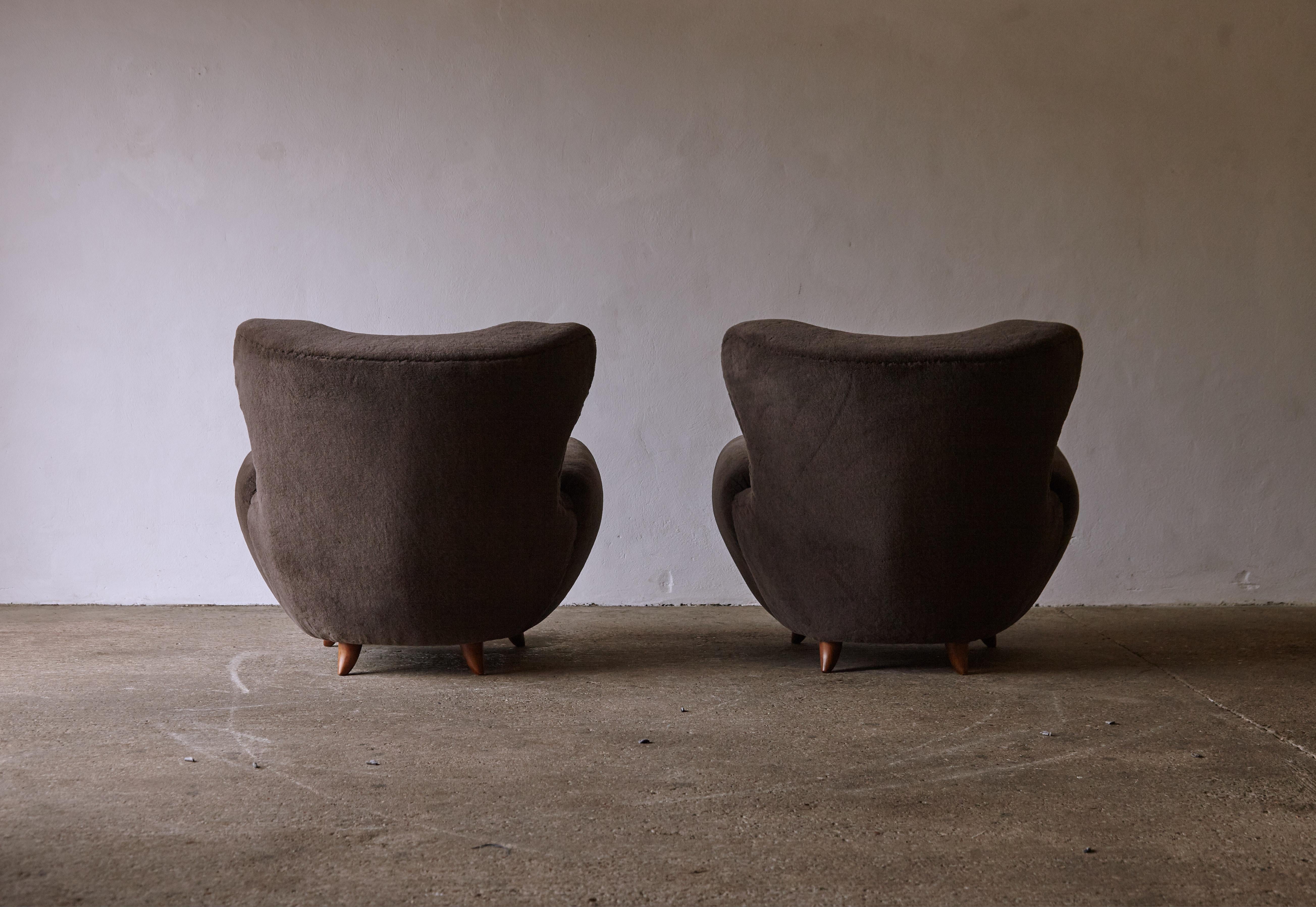 20th Century Exceptional Lounge Chairs, Upholstered in Alpaca, Italy, 1950s For Sale