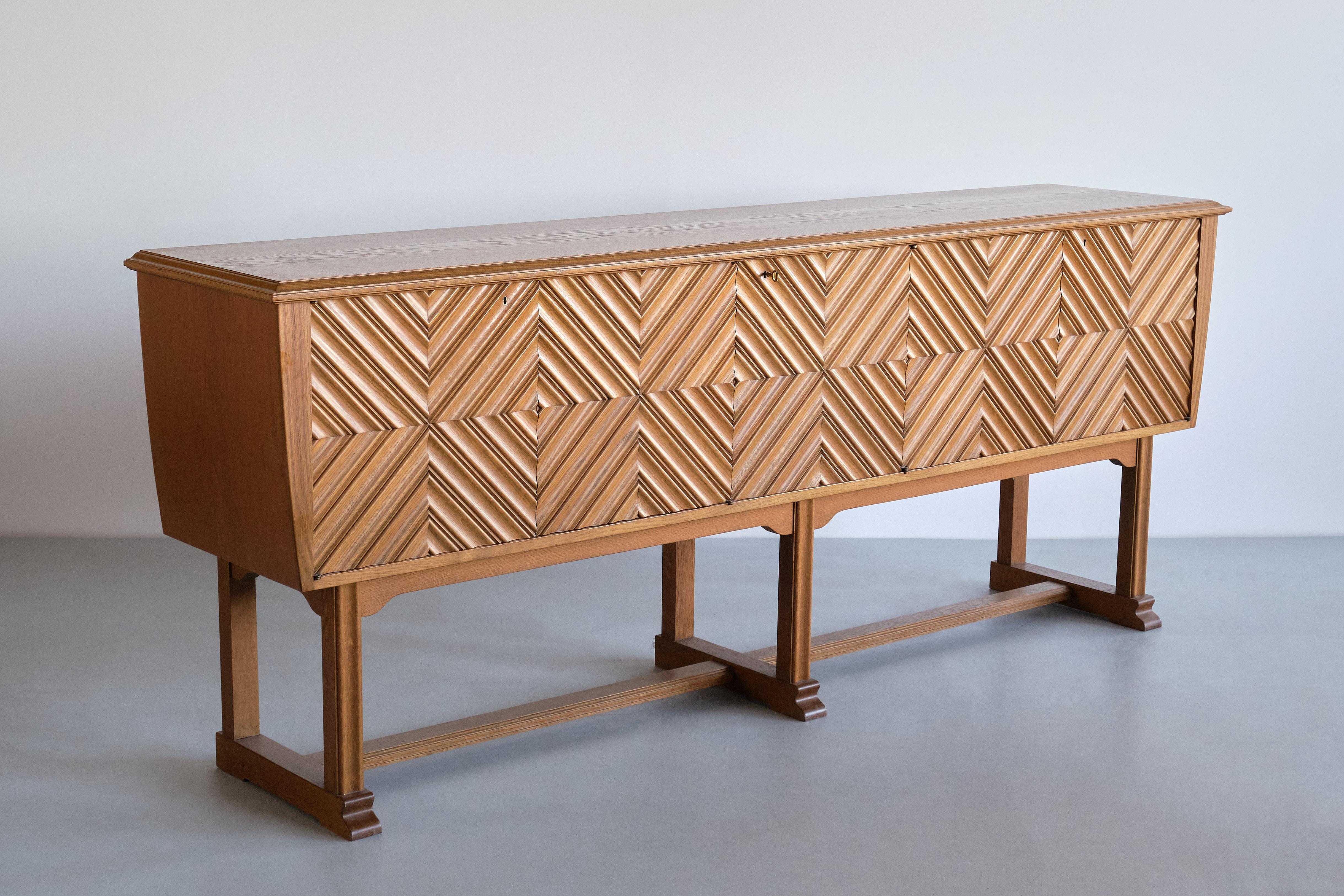 Exceptional Ludvig Sturm Solid Oak Sideboard, Inrednings-Kompaniet Malmö, 1948 In Good Condition For Sale In The Hague, NL