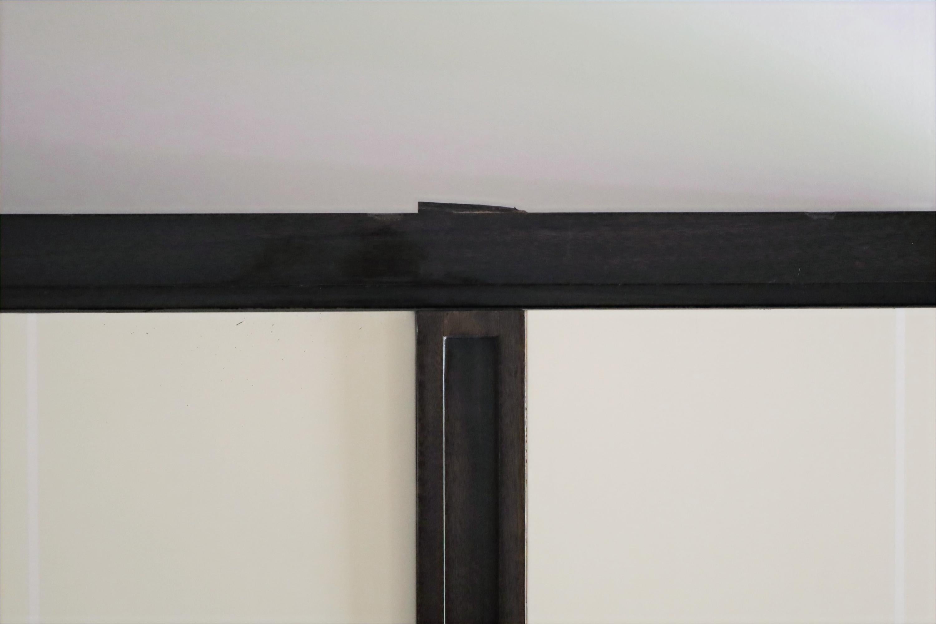 Exceptionnelle armoire en acajou + laque ivoire ornée de laiton de Tommi Parzinger en vente 9