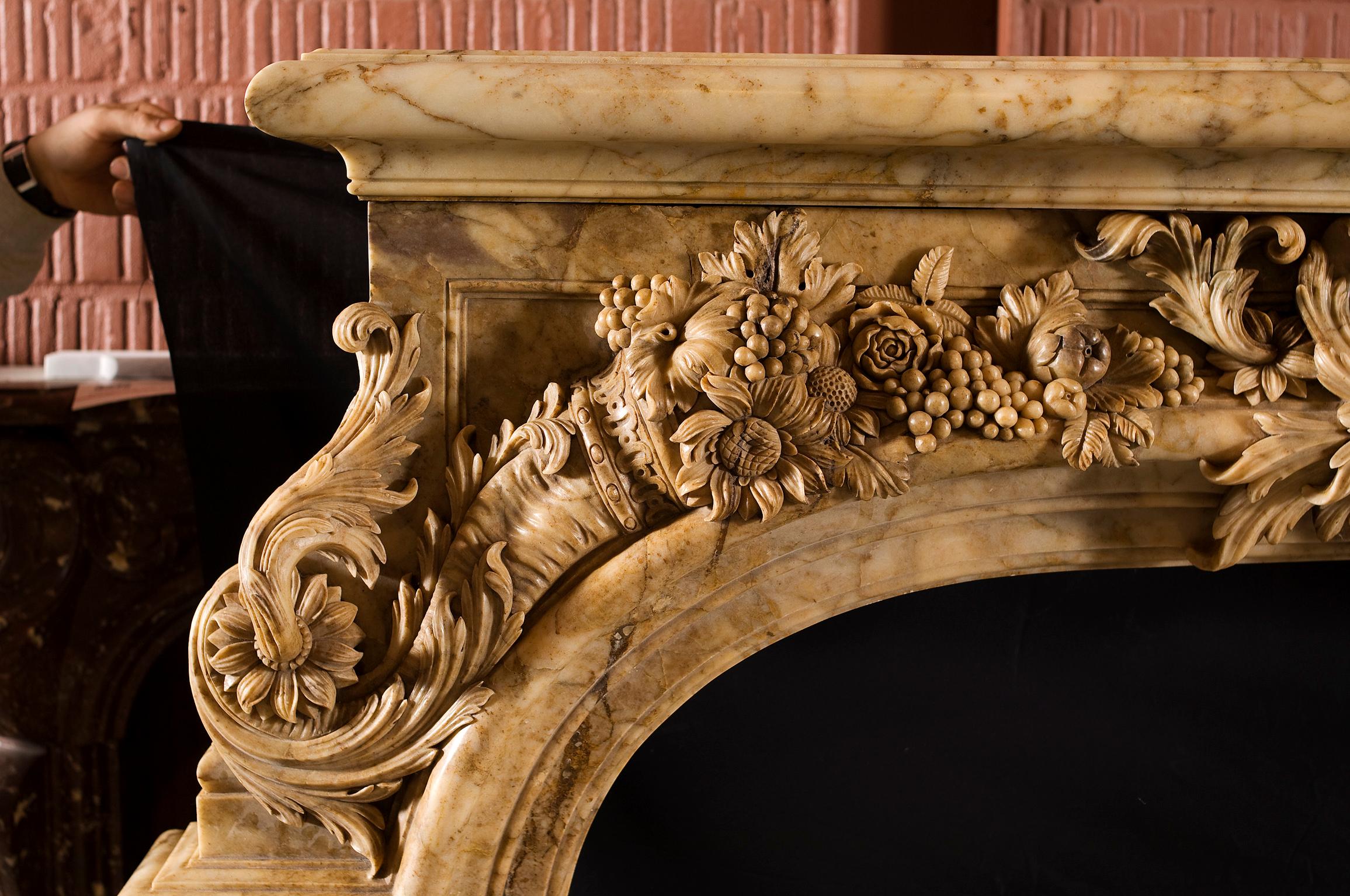 Louis XIV Exceptional marble fireplace in Regency style “ Salon d’Hercule” Versaille. For Sale
