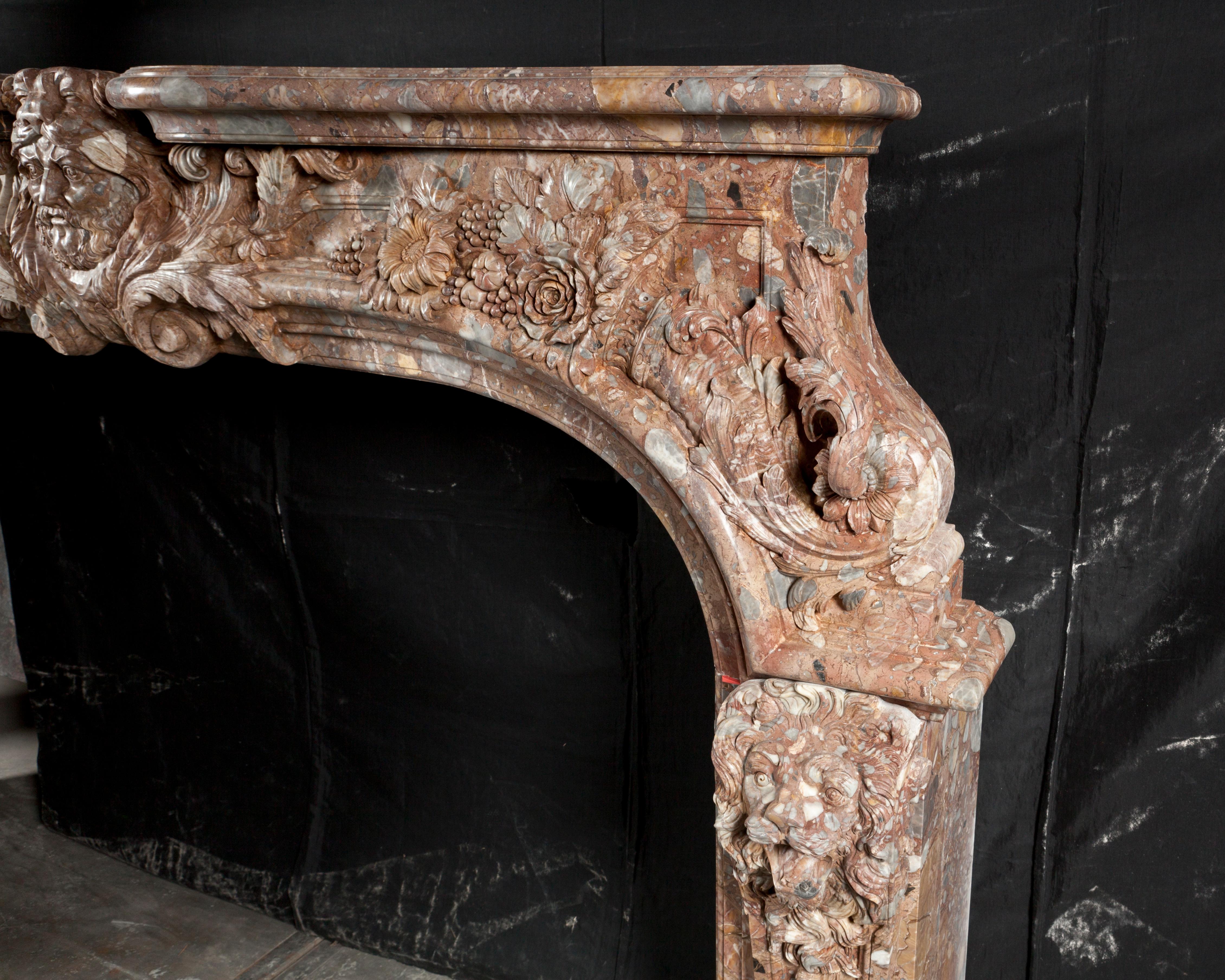 Exceptional marble fireplace in Regency style “ Salon d’Hercule” Versaille. In Good Condition For Sale In Brussel, BE