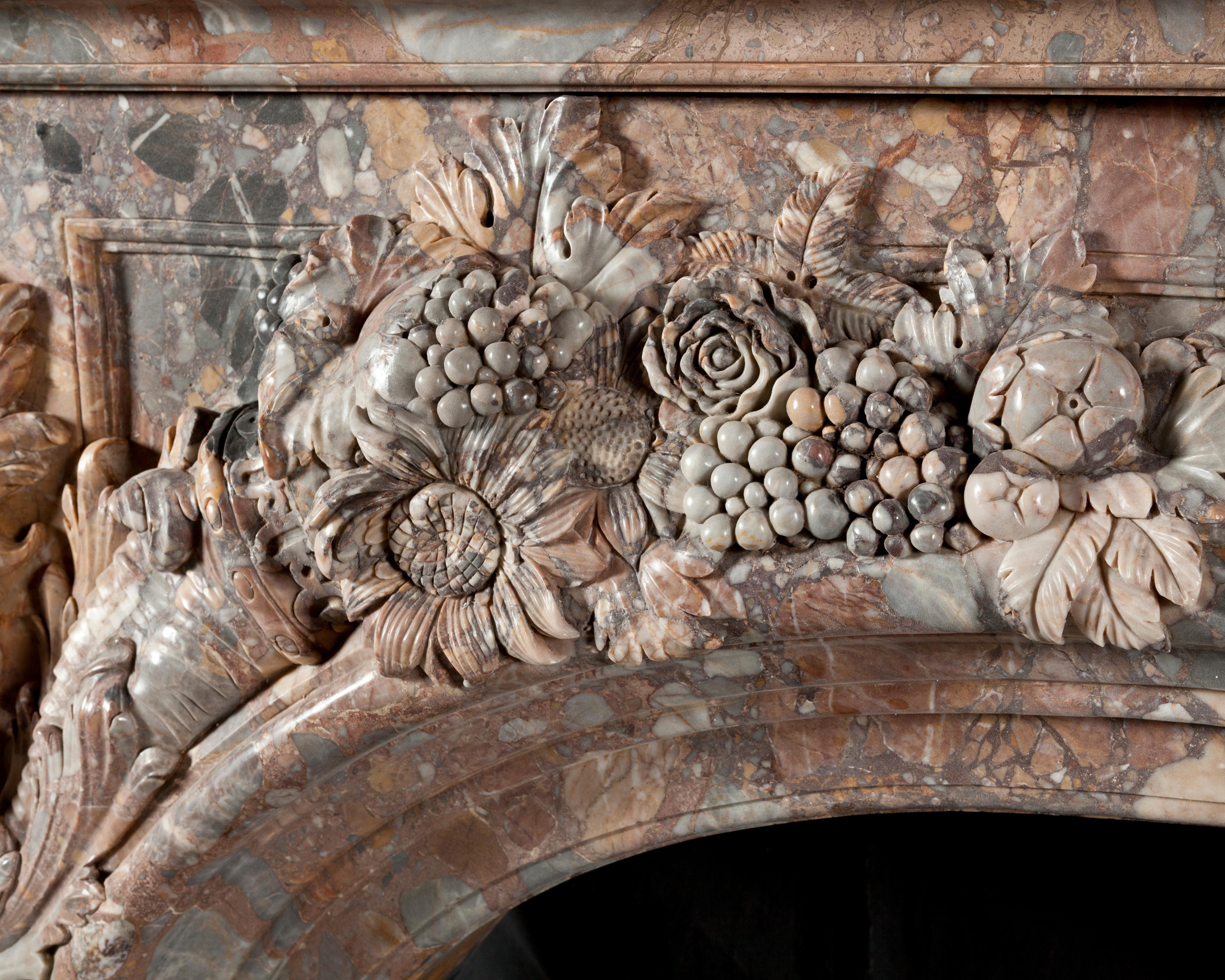 Exceptionnelle cheminée en marbre dans le Salon d'Hercule Versaille de style Régence. en vente 1