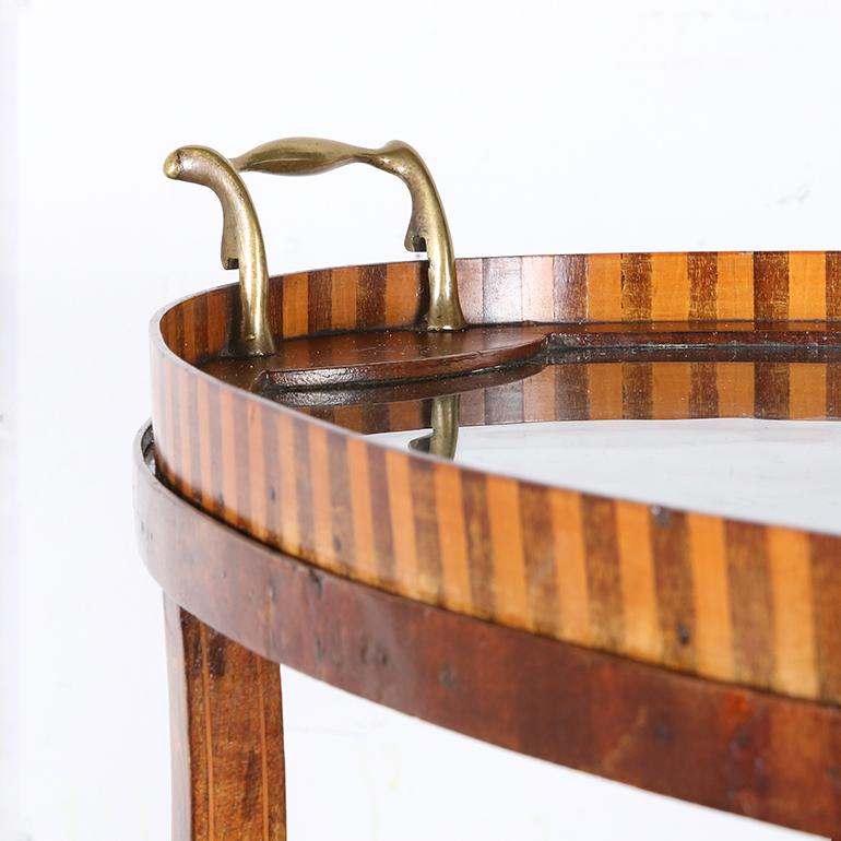 Bois Exceptionnel Stand de service en marqueterie avec plateau C.C. 1900 en vente