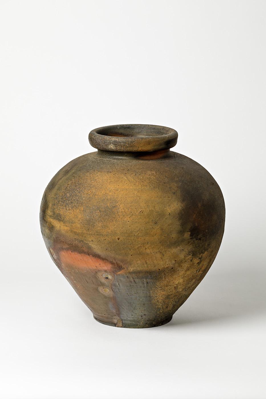 Steen Kepp

Massive and exceptional stoneware ceramic vase with firing color effects.

Pottery vase realized in la Borne, circa 1975.

Signed under the base.

Excellent conditions.

Dimensions: 36 x 28 x 28cm

Beautiful colors with