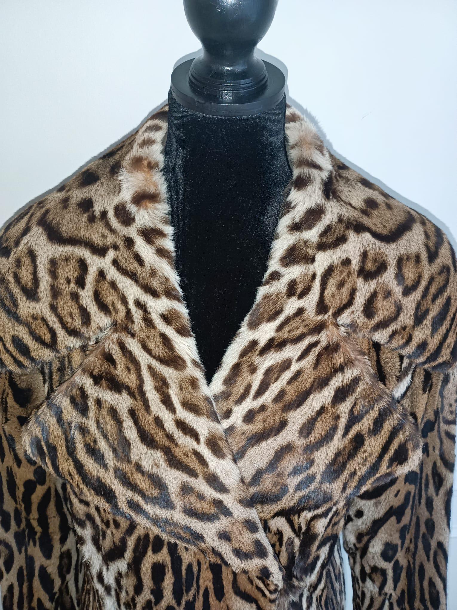 Eccezionale pelliccia di ocelot brasiliano maturo con collo a tacca taglia 10/M in vendita 1