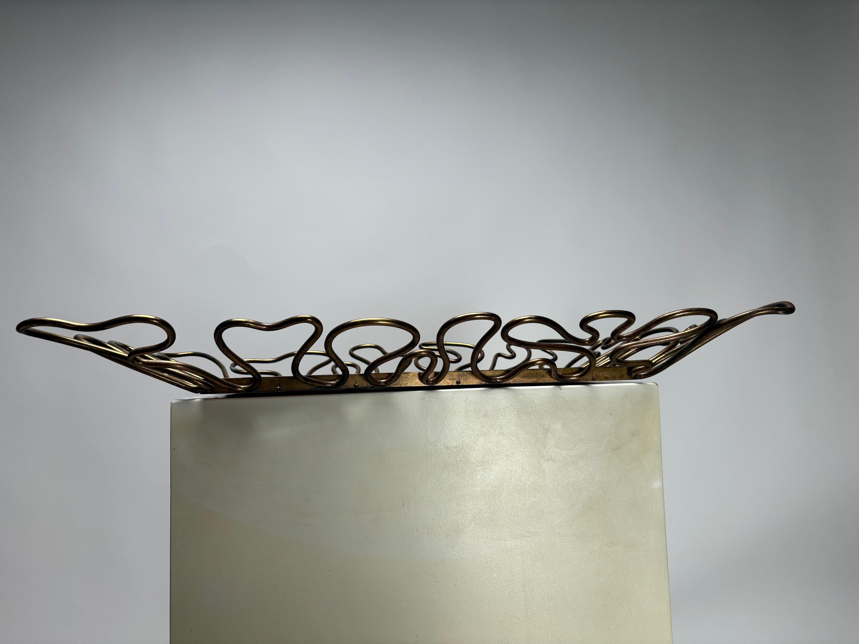 Mid-Century Modern Exceptionnel miroir en laiton du milieu du siècle dernier, style Gio Ponti, Italie en vente