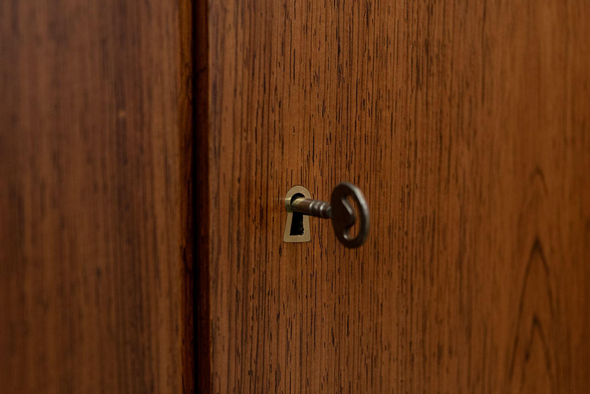 Außergewöhnlicher Mid Century Danish Modern Schwebender Palisander Wandschrank 1950s im Angebot 5