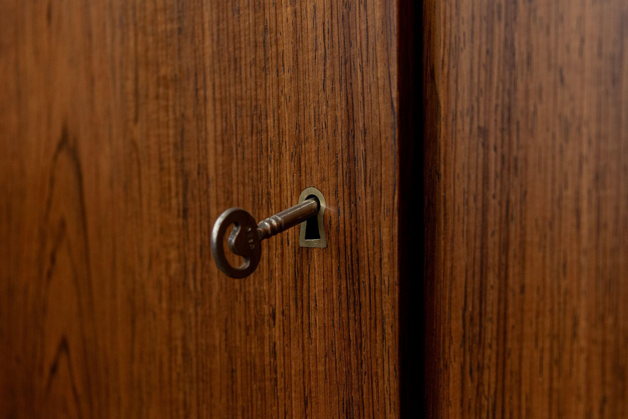 Außergewöhnlicher Mid Century Danish Modern Schwebender Palisander Wandschrank 1950s im Angebot 6