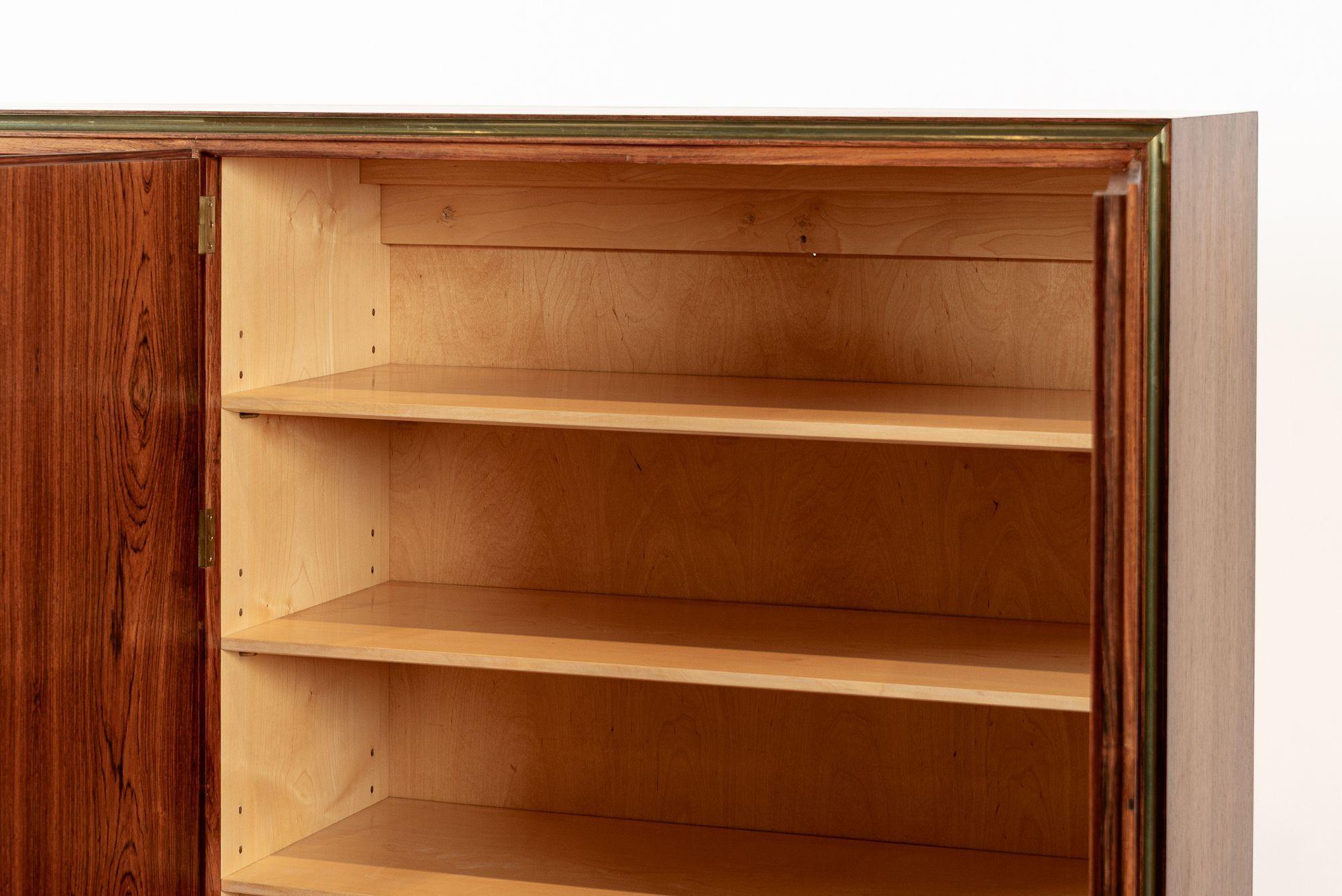 Außergewöhnlicher Mid Century Danish Modern Schwebender Palisander Wandschrank 1950s (Messing) im Angebot