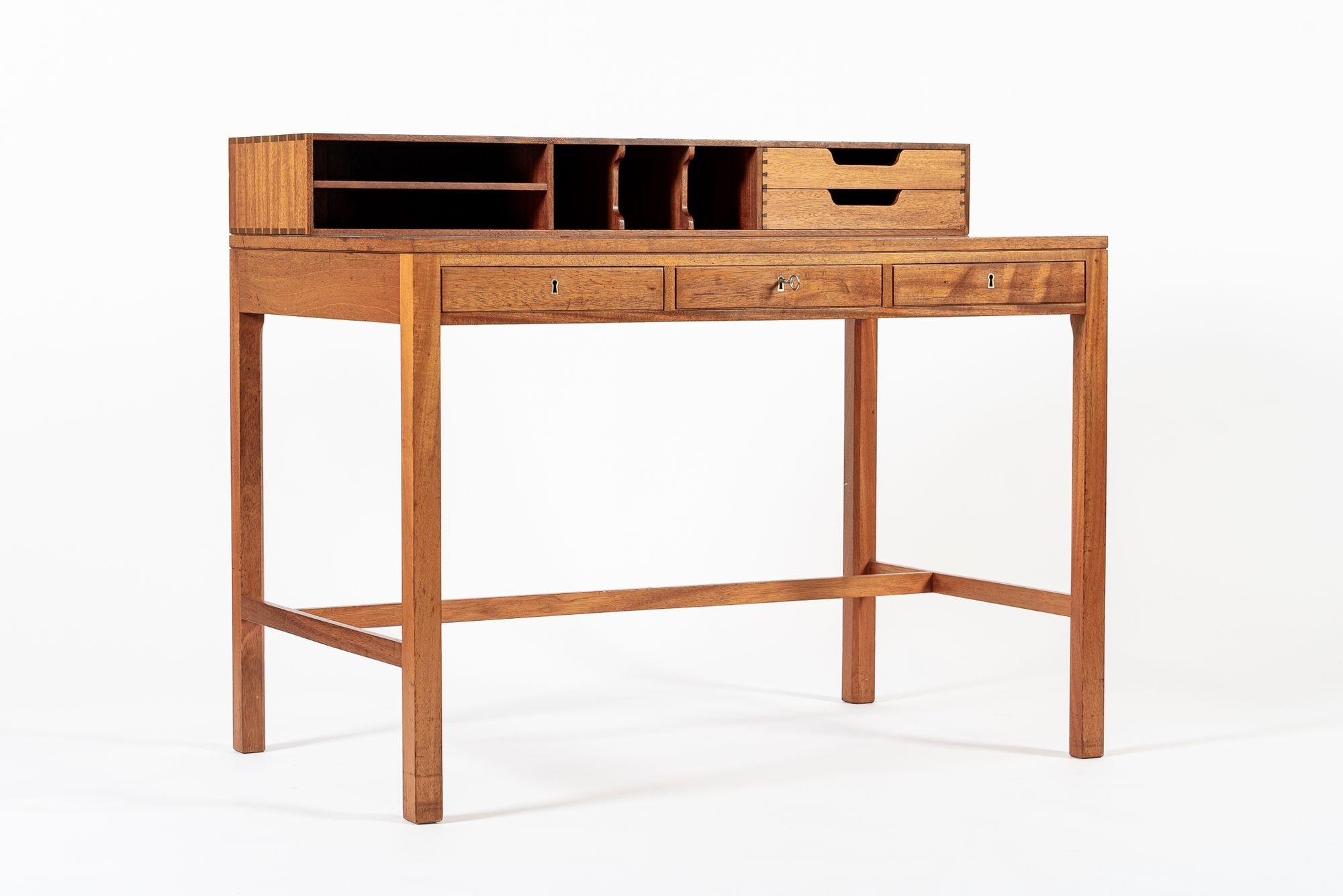 Eccezionale scrivania danese di metà secolo in teak con conigliera in vendita 5