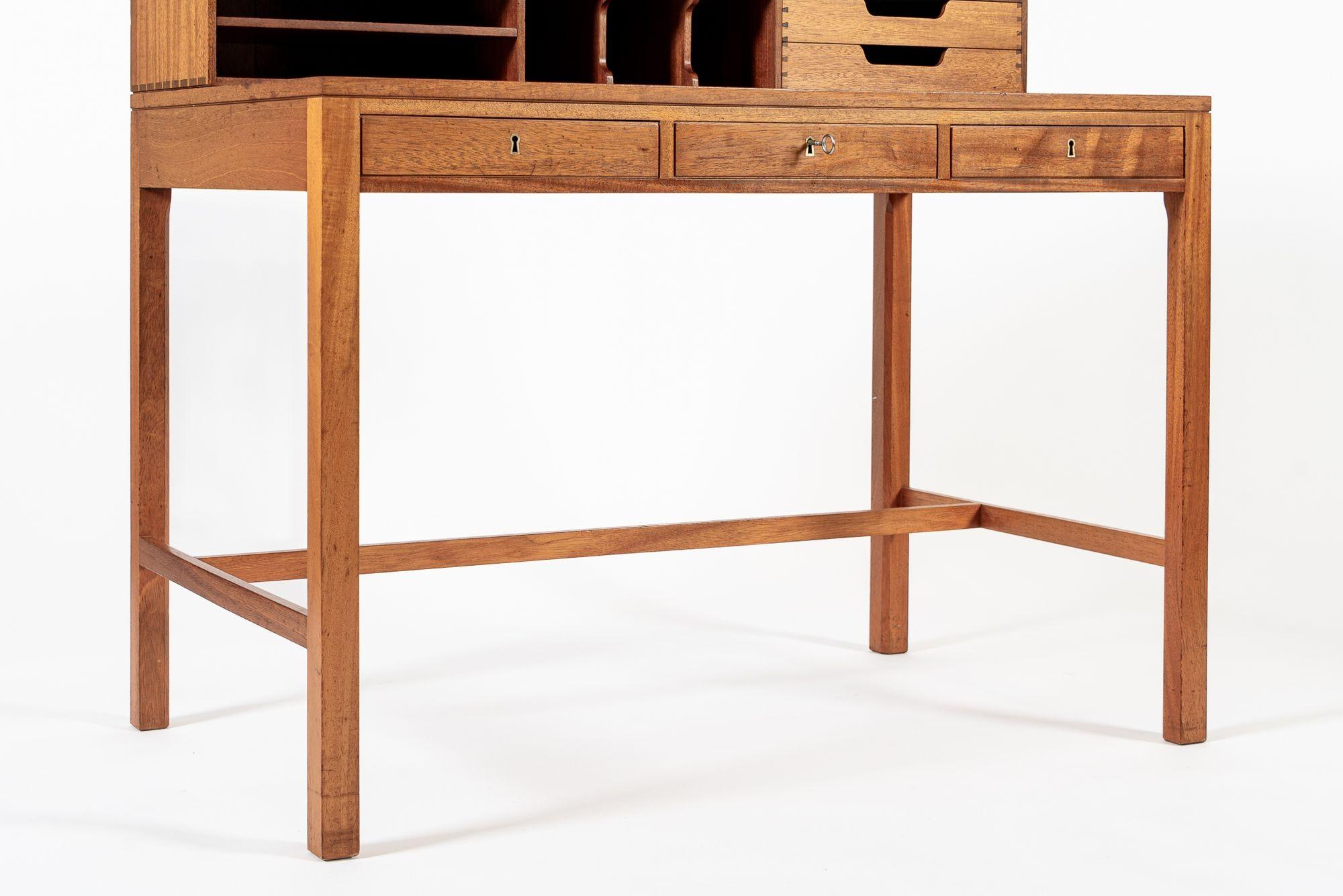 Eccezionale scrivania danese di metà secolo in teak con conigliera in vendita 9