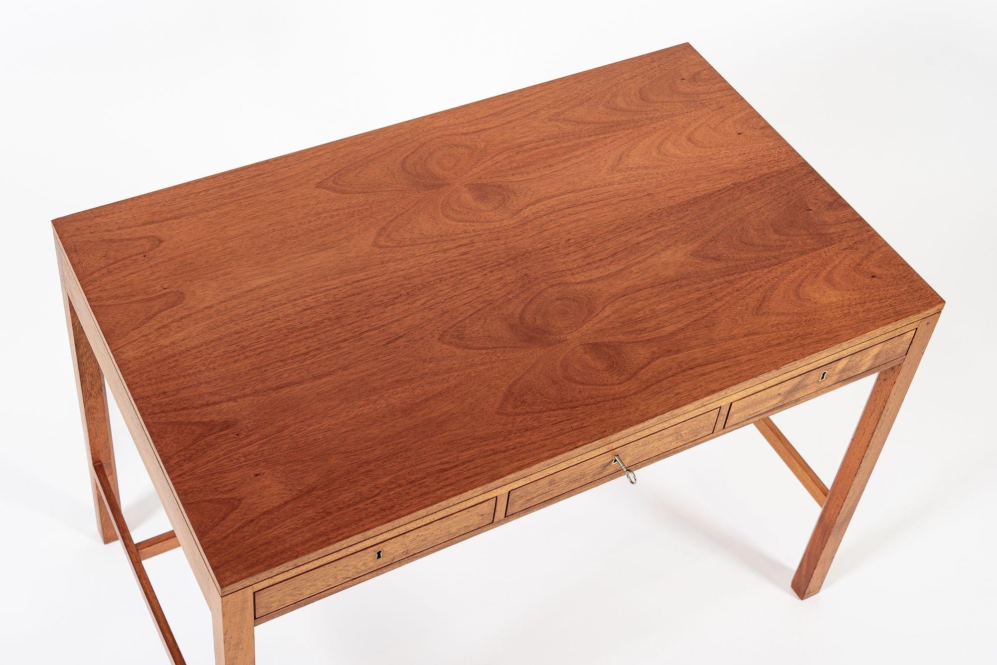 Eccezionale scrivania danese di metà secolo in teak con conigliera in vendita 2