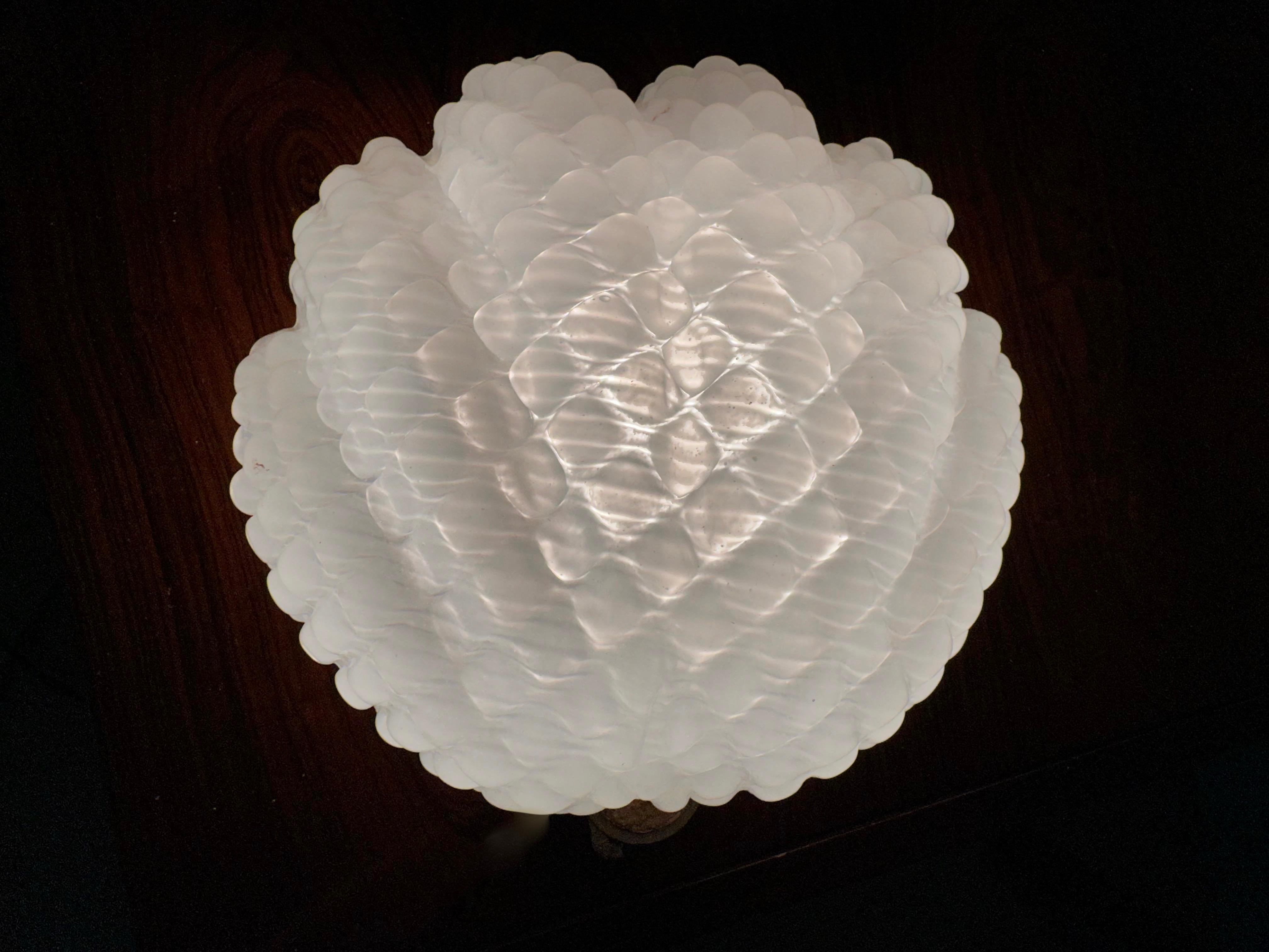 Exceptional Mid-Century Era Pair of Murano Blown Art Glass Scallop Wall Sconces For Sale 7