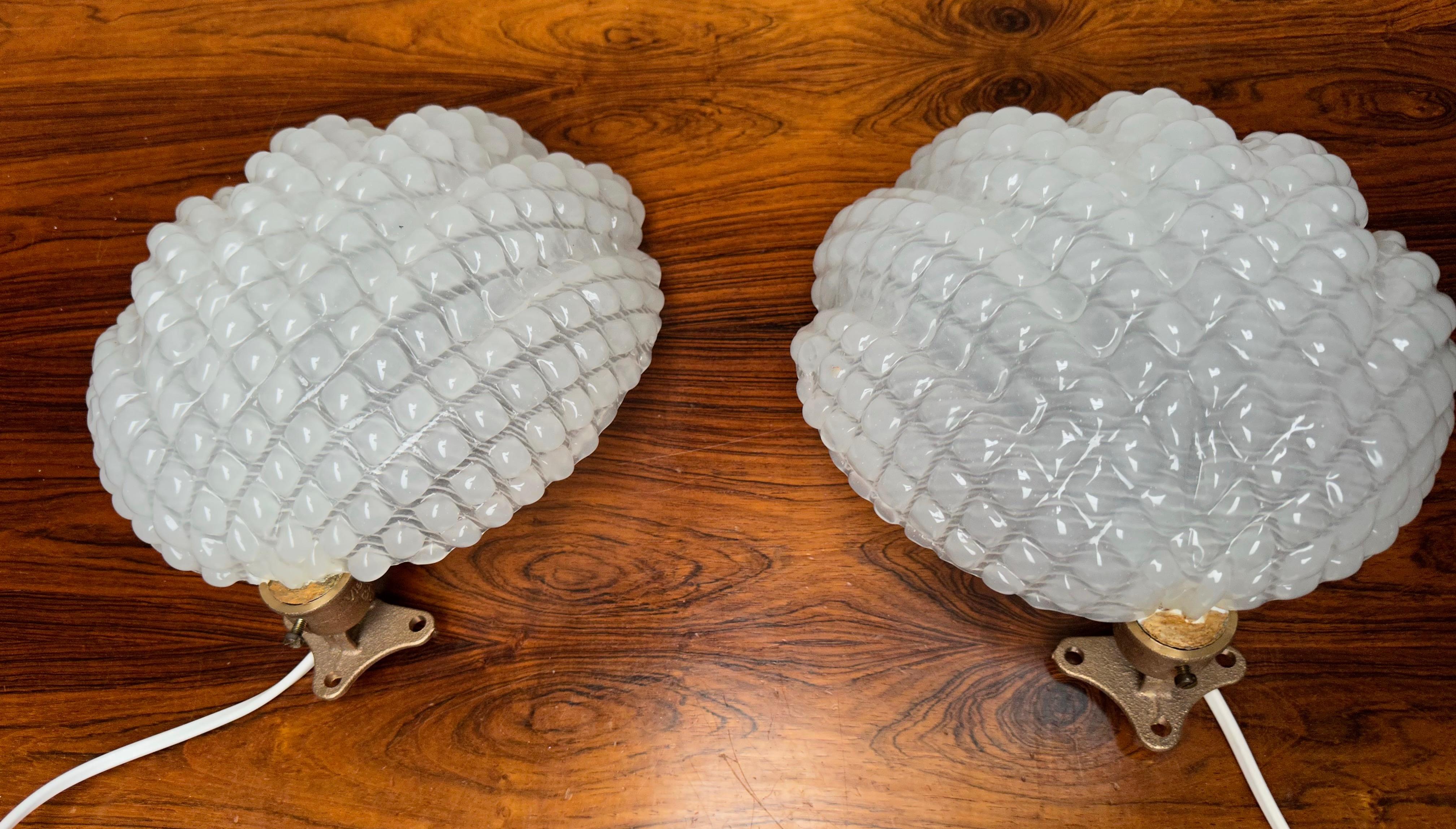 Exceptional Mid-Century Era Pair of Murano Blown Art Glass Scallop Wall Sconces For Sale 8