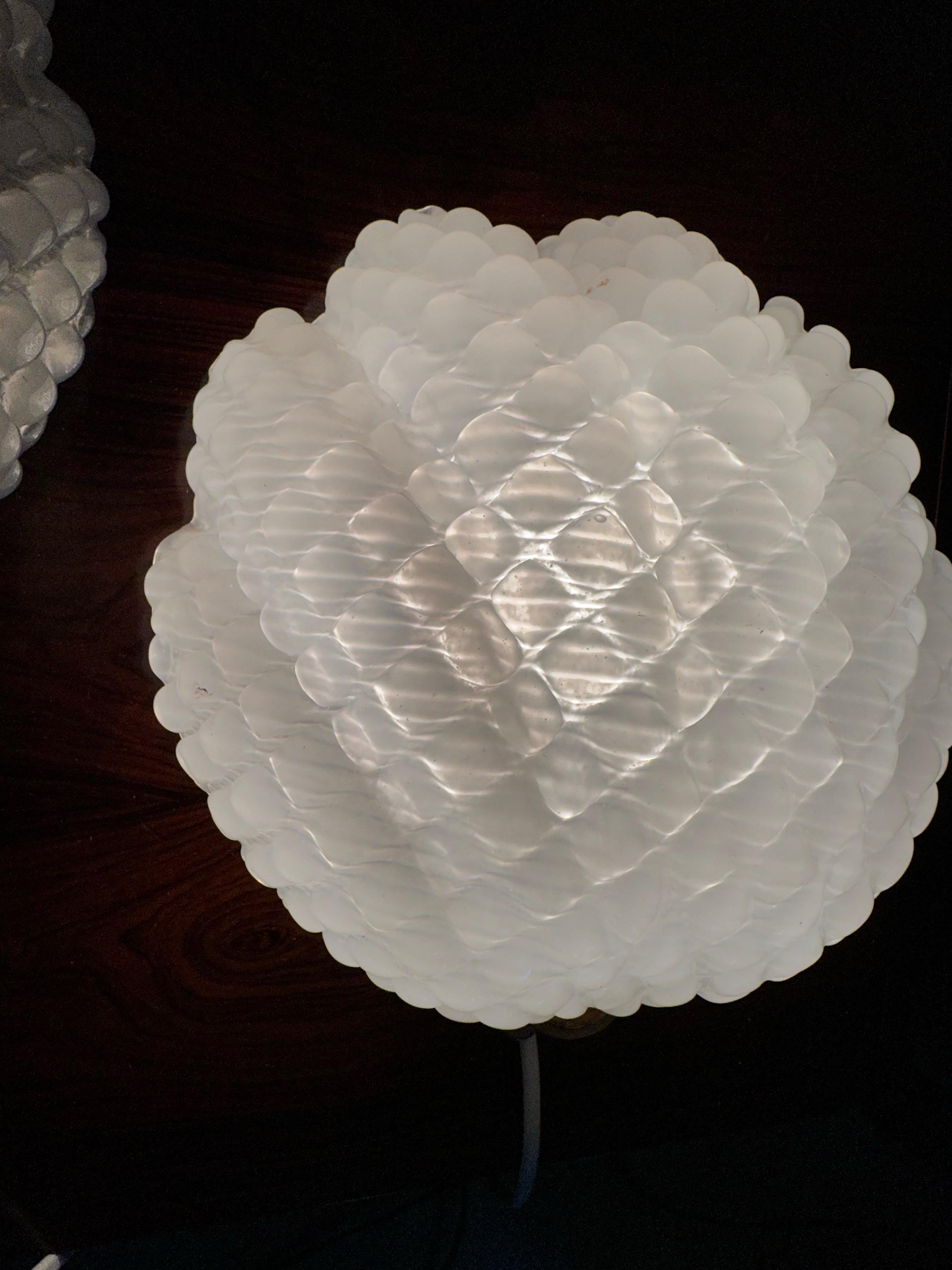 Exceptional Mid-Century Era Pair of Murano Blown Art Glass Scallop Wall Sconces For Sale 12