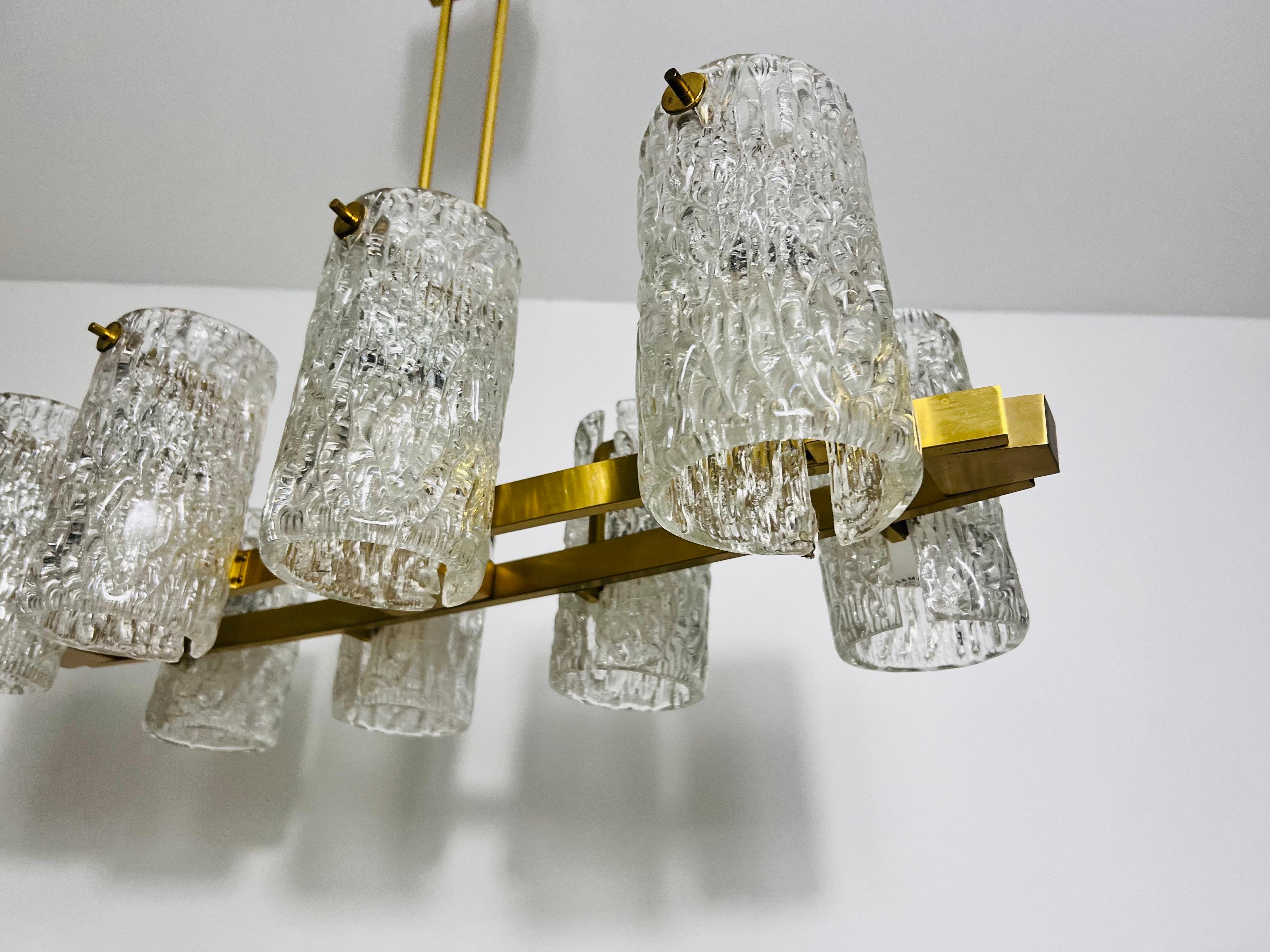 Eccezionale lampadario a 8 bracci in ottone della modernità di metà secolo, anni '60 in vendita 3