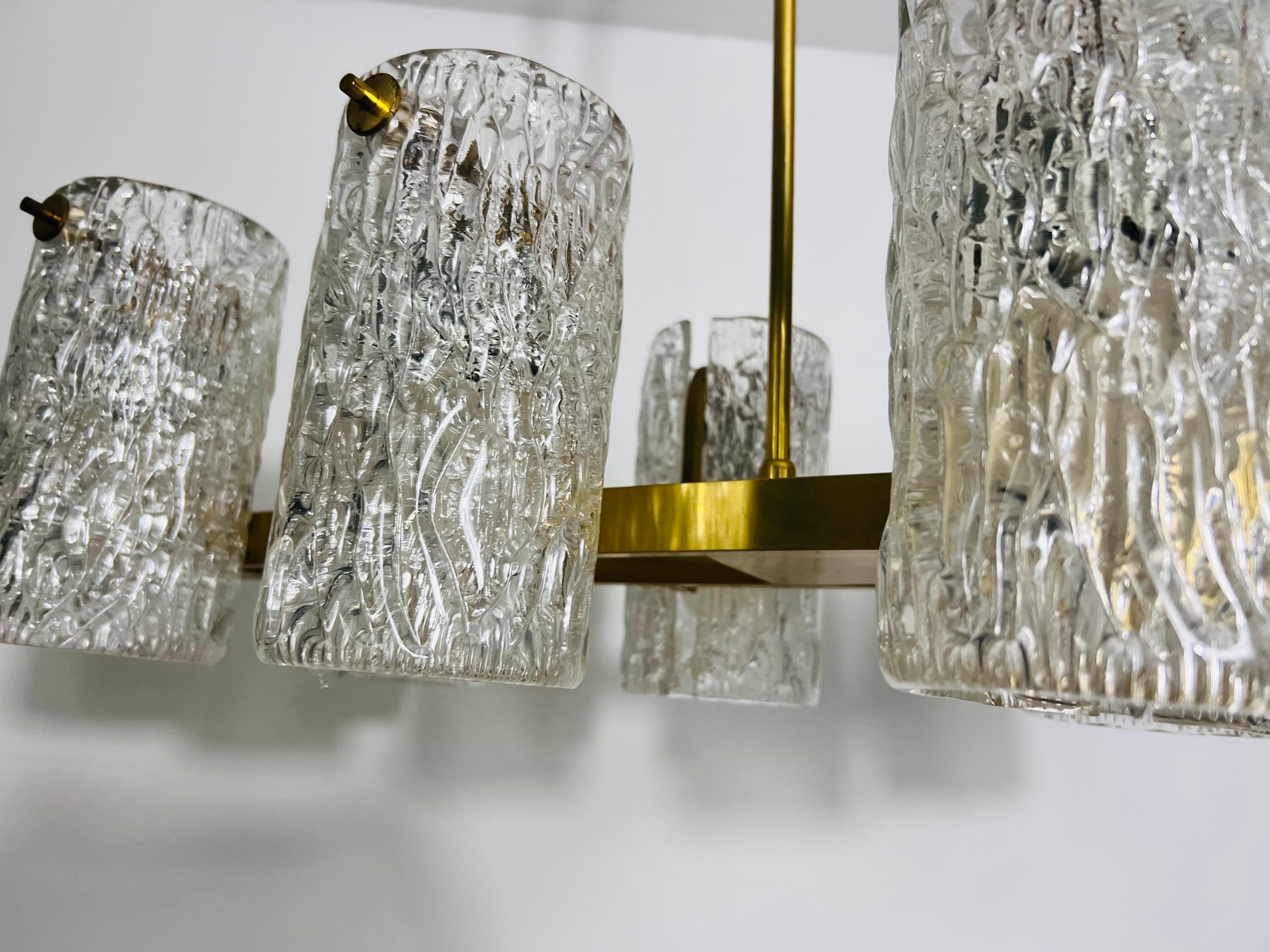 Eccezionale lampadario a 8 bracci in ottone della modernità di metà secolo, anni '60 in vendita 5