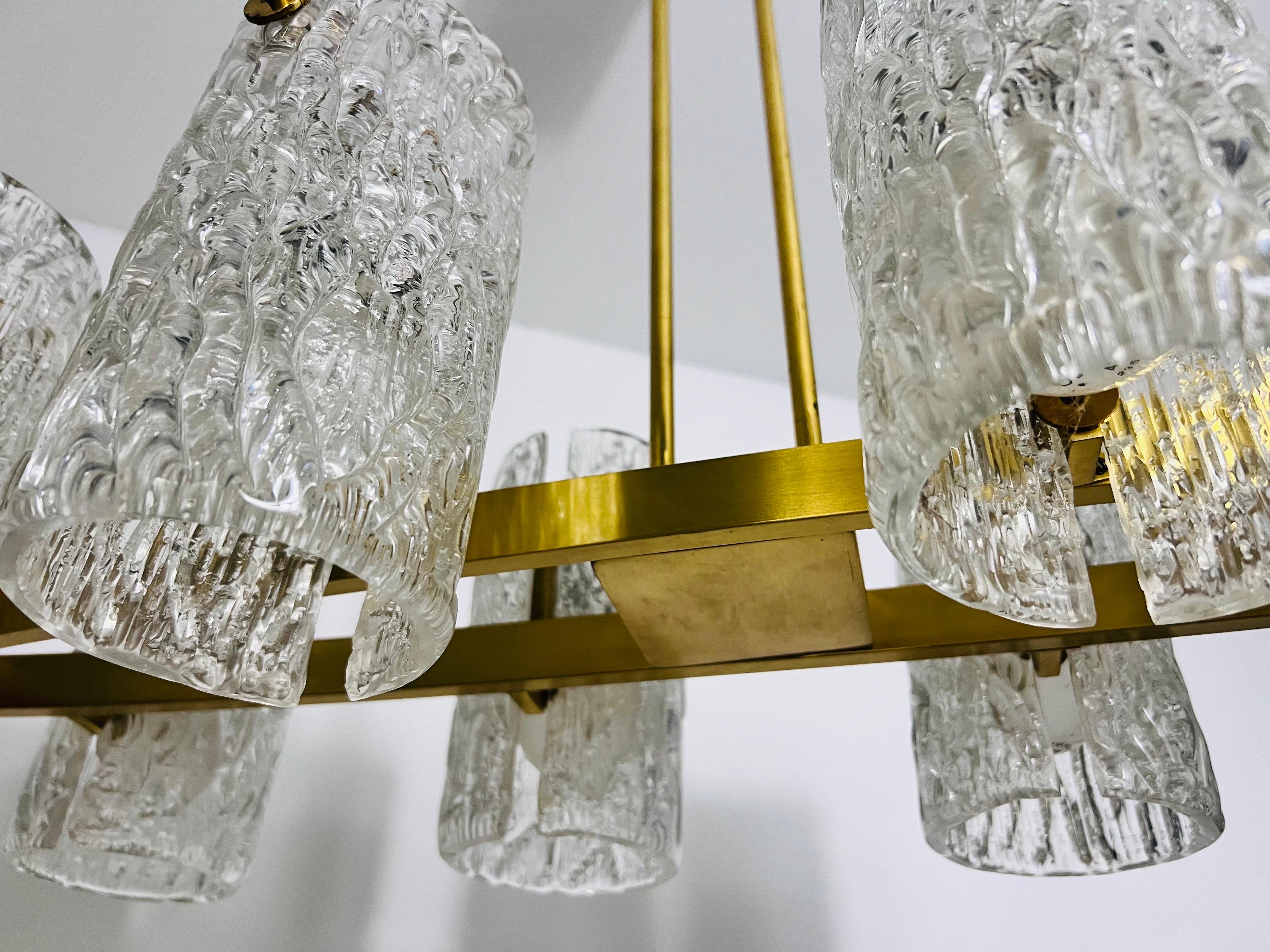 Eccezionale lampadario a 8 bracci in ottone della modernità di metà secolo, anni '60 in vendita 7