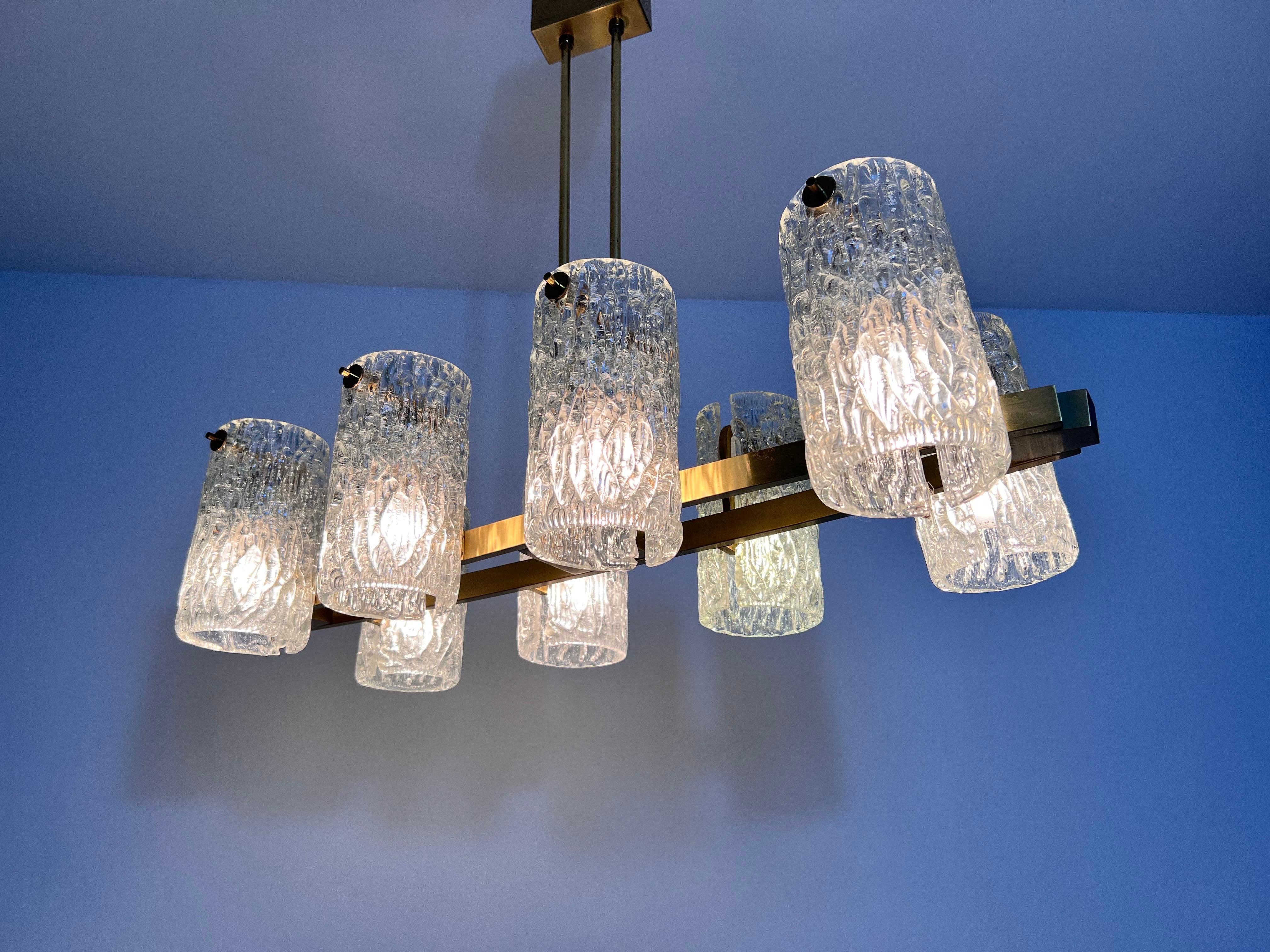 Eccezionale lampadario a 8 bracci in ottone della modernità di metà secolo, anni '60 in vendita 8