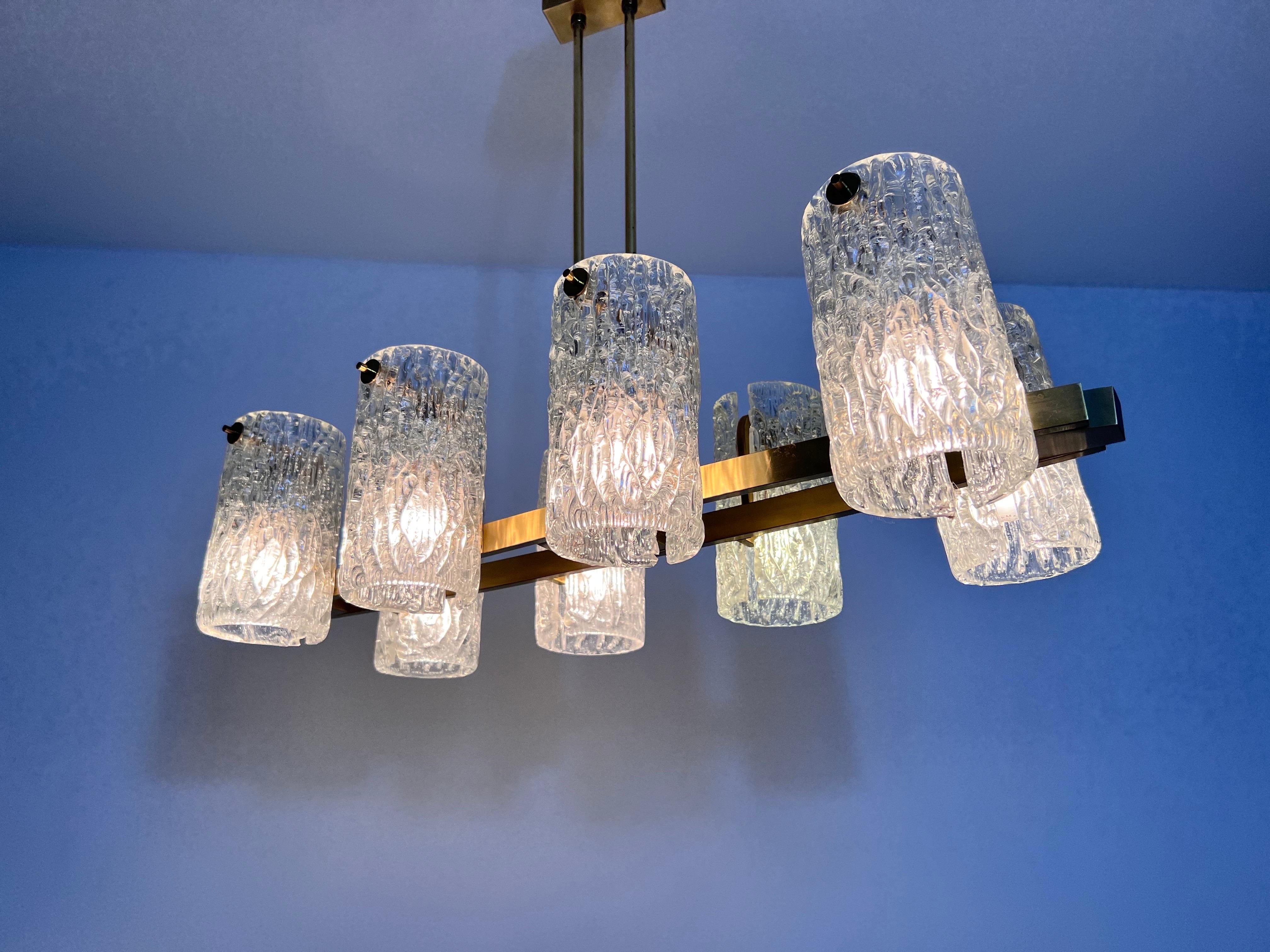 Eccezionale lampadario a 8 bracci in ottone della modernità di metà secolo, anni '60 in vendita 9