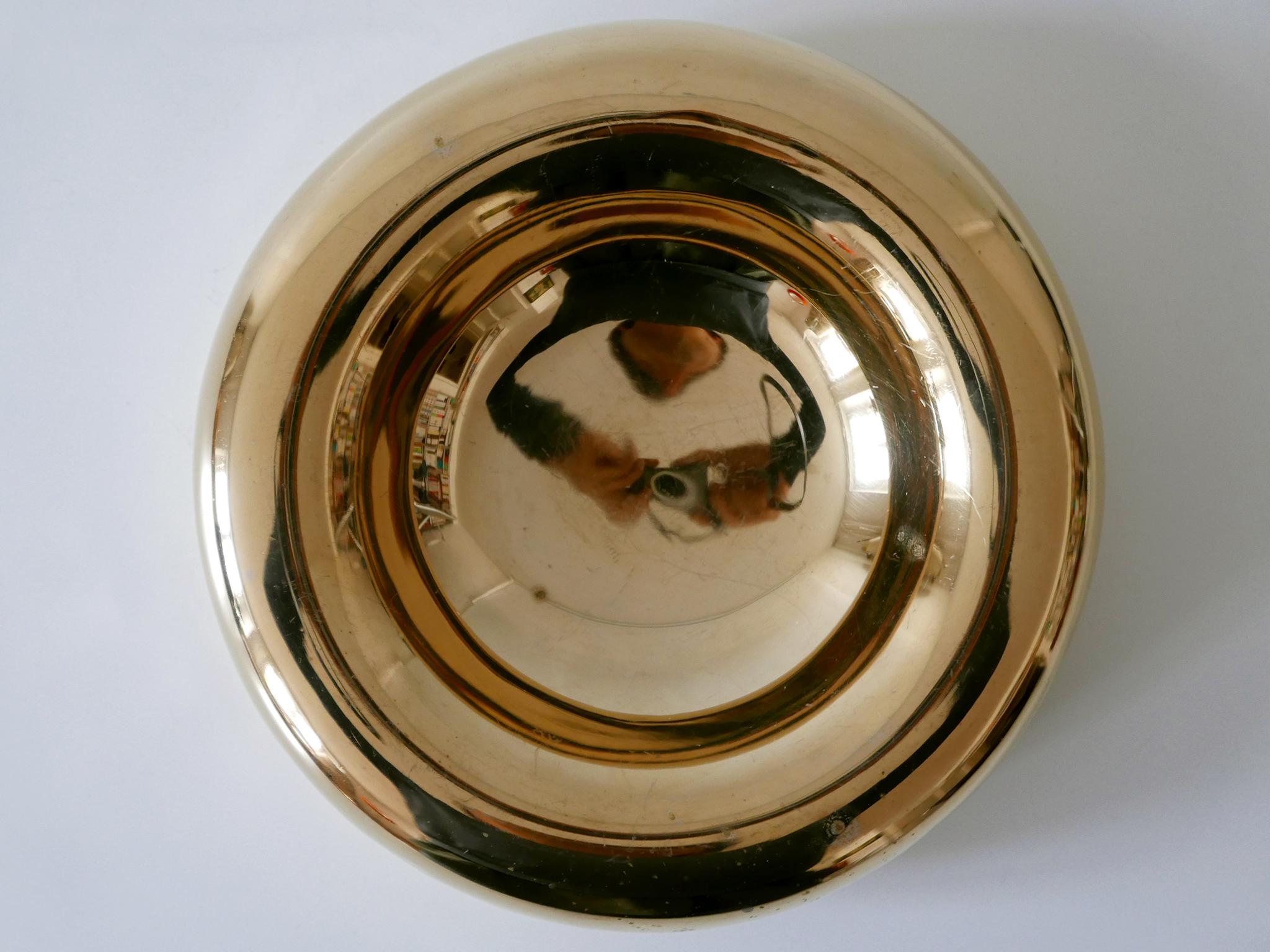 Extremely rare and elegant Mid-Century Modern brass bowl by Ingo Maurer for Design M, Germany, 1970s.

Executed in solid brass.

Good original overall condition. Wear consistent with use and age.