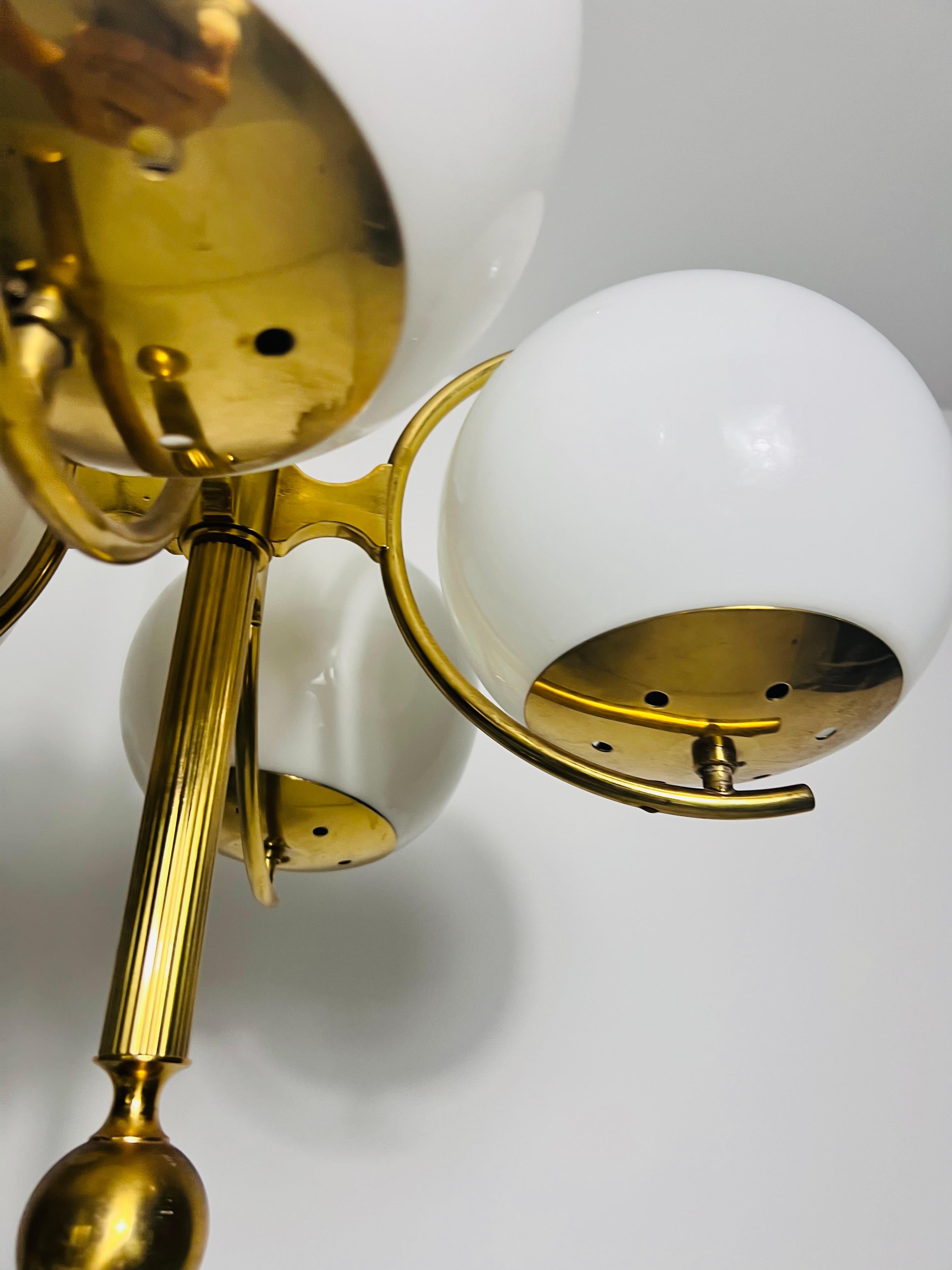 Exceptionnel lustre Kaiser à 4 bras en laiton moderne du milieu du siècle dernier, ère spatiale, années 1960 en vente 1