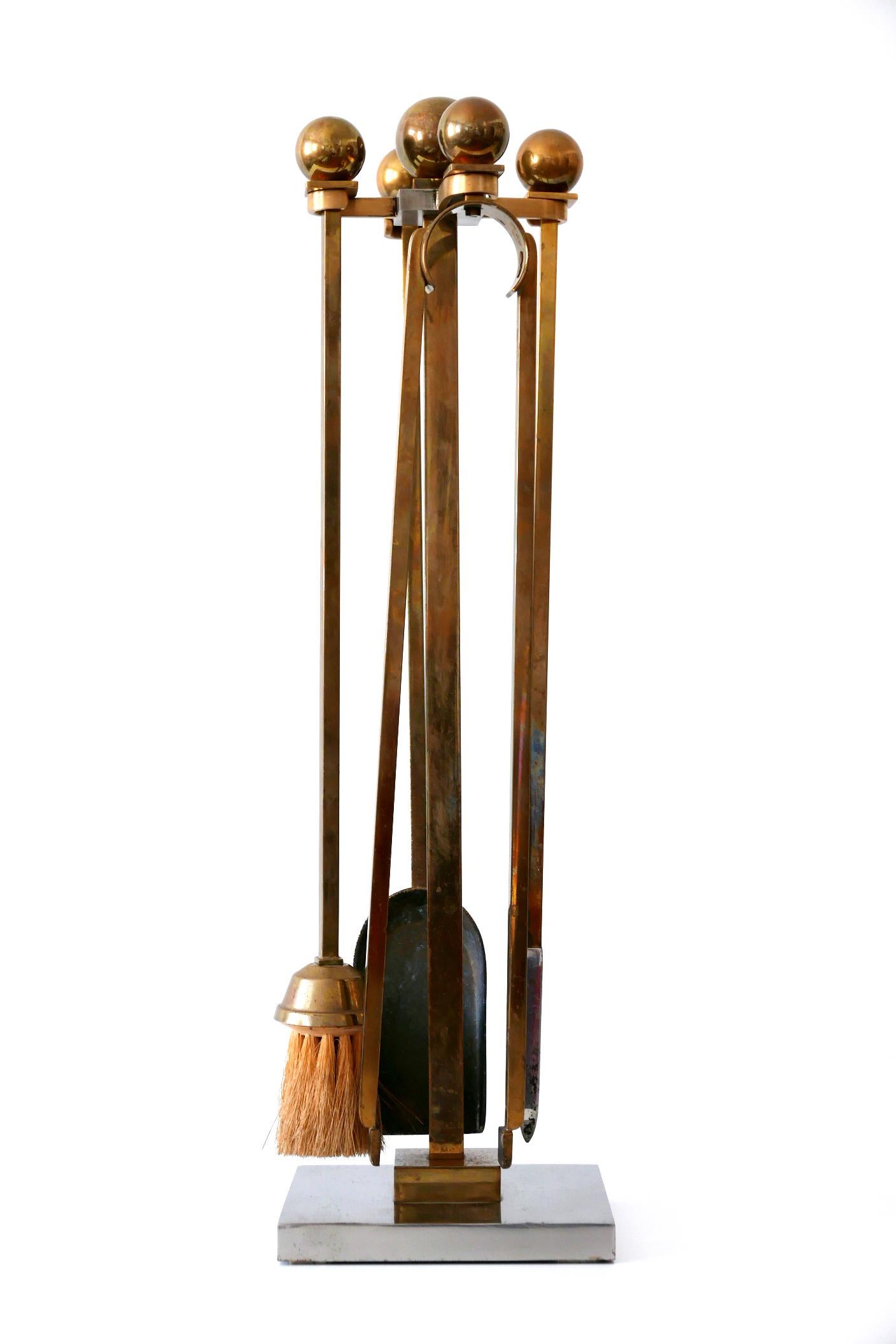 Sculptural Mid-Century Modern fireplace tools. Designed and manufactured probably in 1970s, Germany.

Executed in massive brass and steel.

Dimensions: H 25.59 x W 7.08 x D 7.08 in. / H 65 x W 18 x D 18 cm / Weight 12 Kg.

Good original vintage