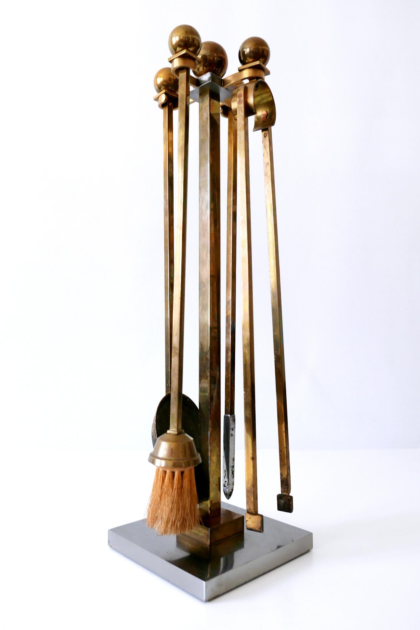 Mid-Century Modern Exceptionnels outils de cheminée en laiton et acier modernes du milieu du siècle 1970 en vente