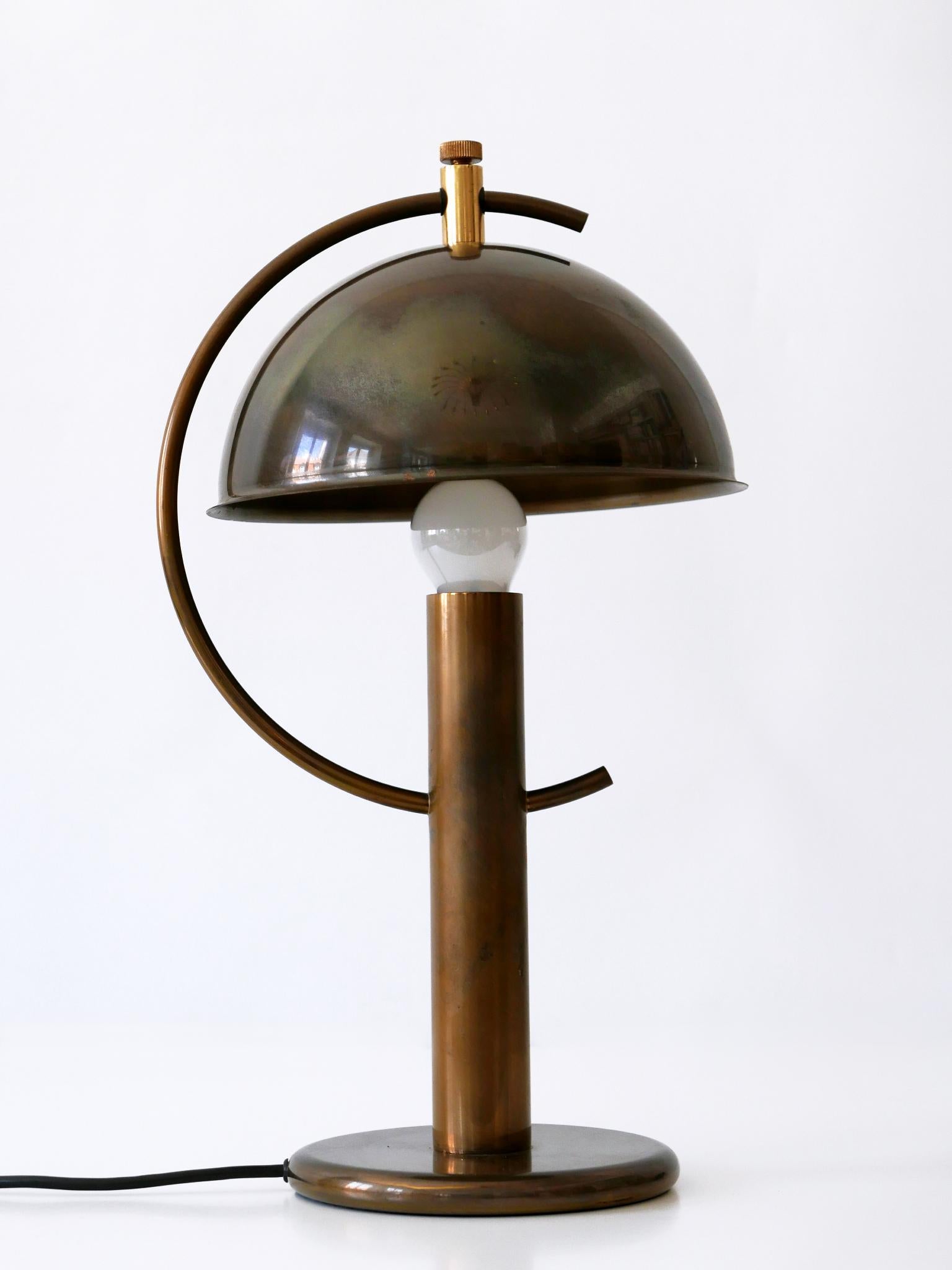 Exceptional and elegant Mid-Century Modern brass table lamp with adjustable lamp shade. Designed and manufactured by Florian Schulz, Germany, 1970s.

Executed in massive brass sheet and tube, the lamp comes with 1 x E27 / E26 Edison screw fit bulb