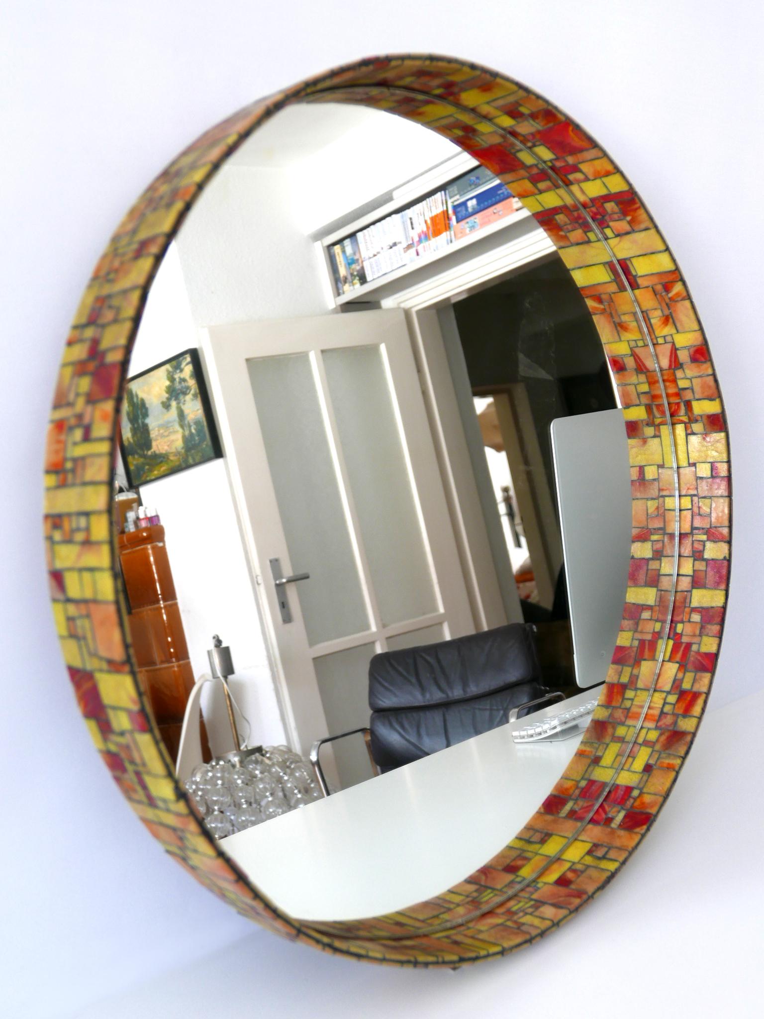 Exceptionnel miroir mural circulaire encadré de mosaïque moderne du milieu du siècle dernier, Italie, années 1960 en vente 4