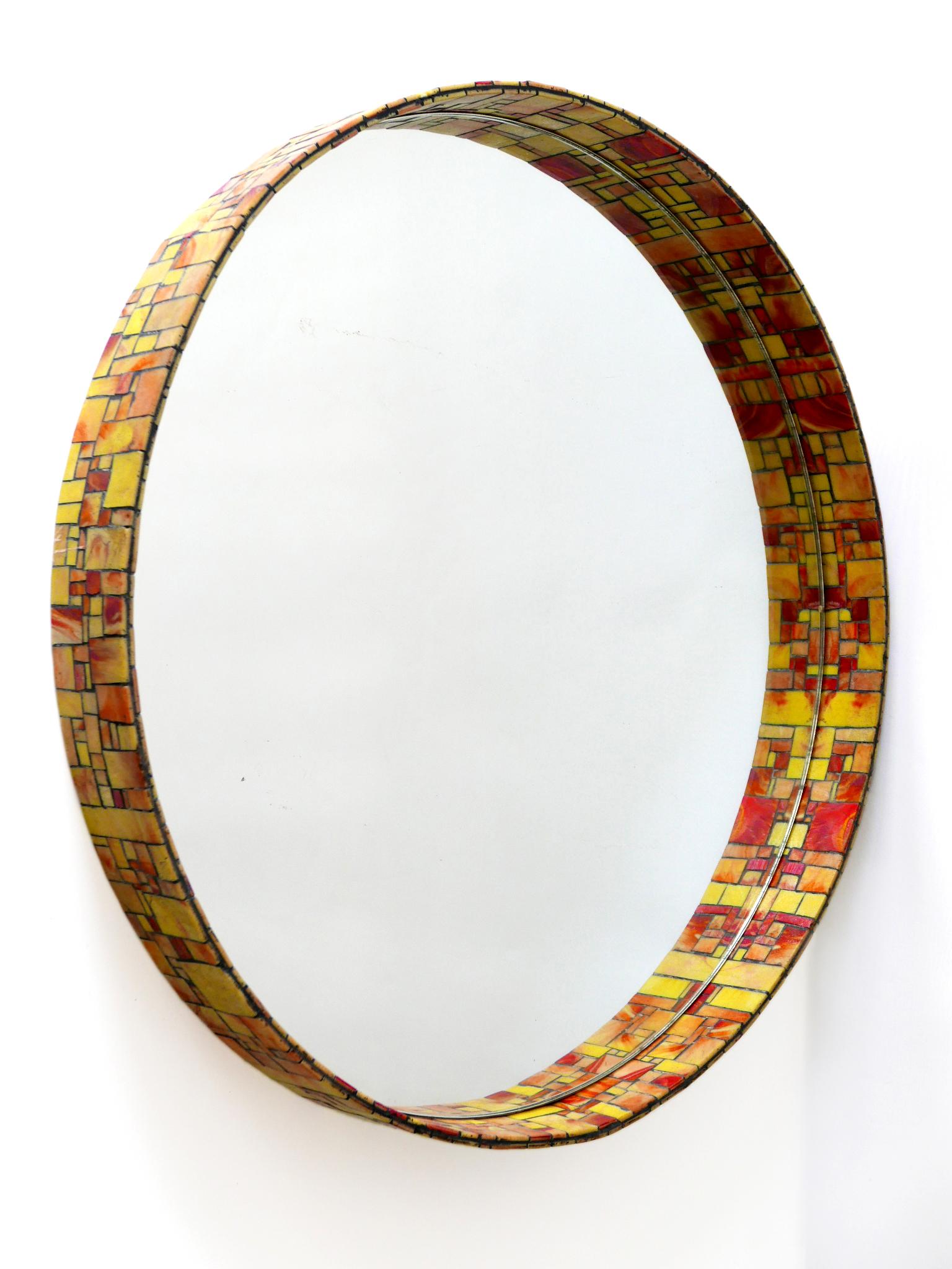 Exceptionnel miroir mural circulaire encadré de mosaïque moderne du milieu du siècle dernier, Italie, années 1960 en vente 1