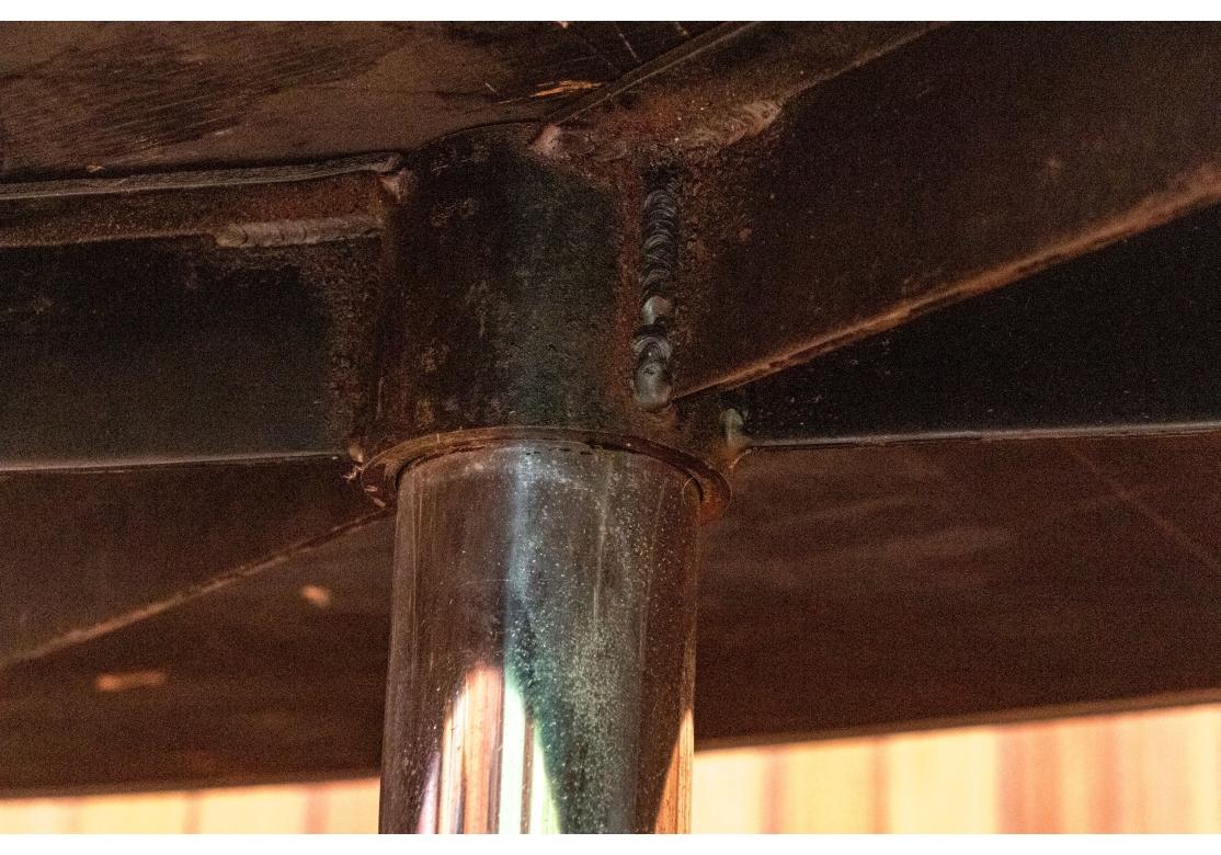 Exceptionnelle table de salle à manger mid century ovale en granit moucheté Attr. Saarinen en vente 4