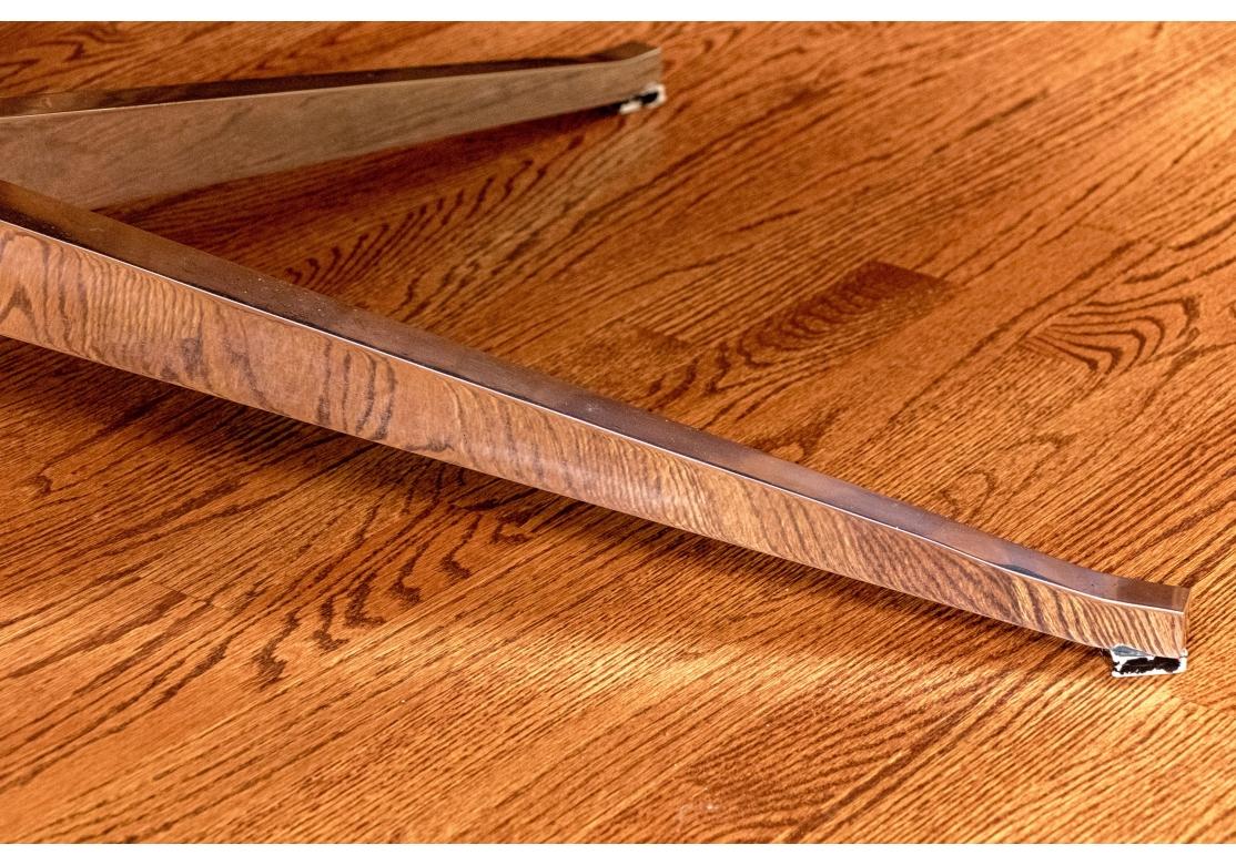 Exceptionnelle table de salle à manger mid century ovale en granit moucheté Attr. Saarinen État moyen - En vente à Bridgeport, CT