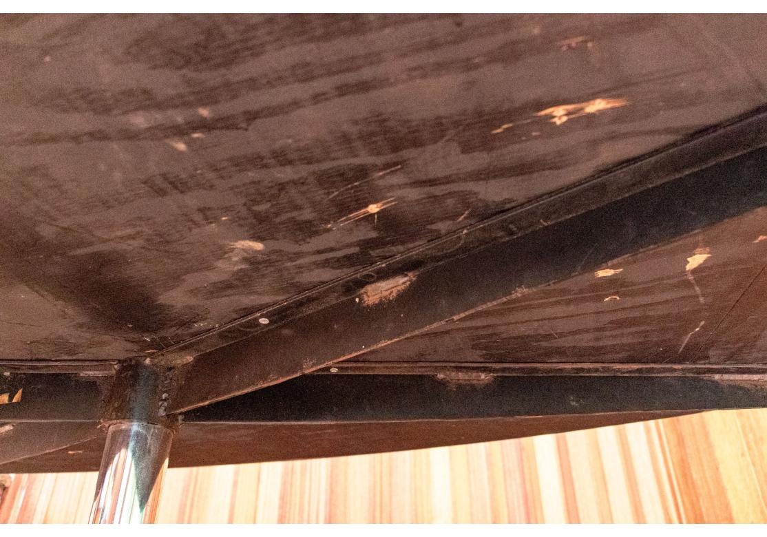 Exceptionnelle table de salle à manger mid century ovale en granit moucheté Attr. Saarinen en vente 1