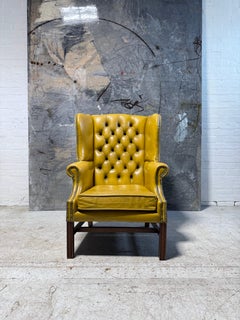 Außergewöhnliche MidC Chesterfield Ohrensessel mit Flügelrückenlehne aus weichem Zitronenleder in Original