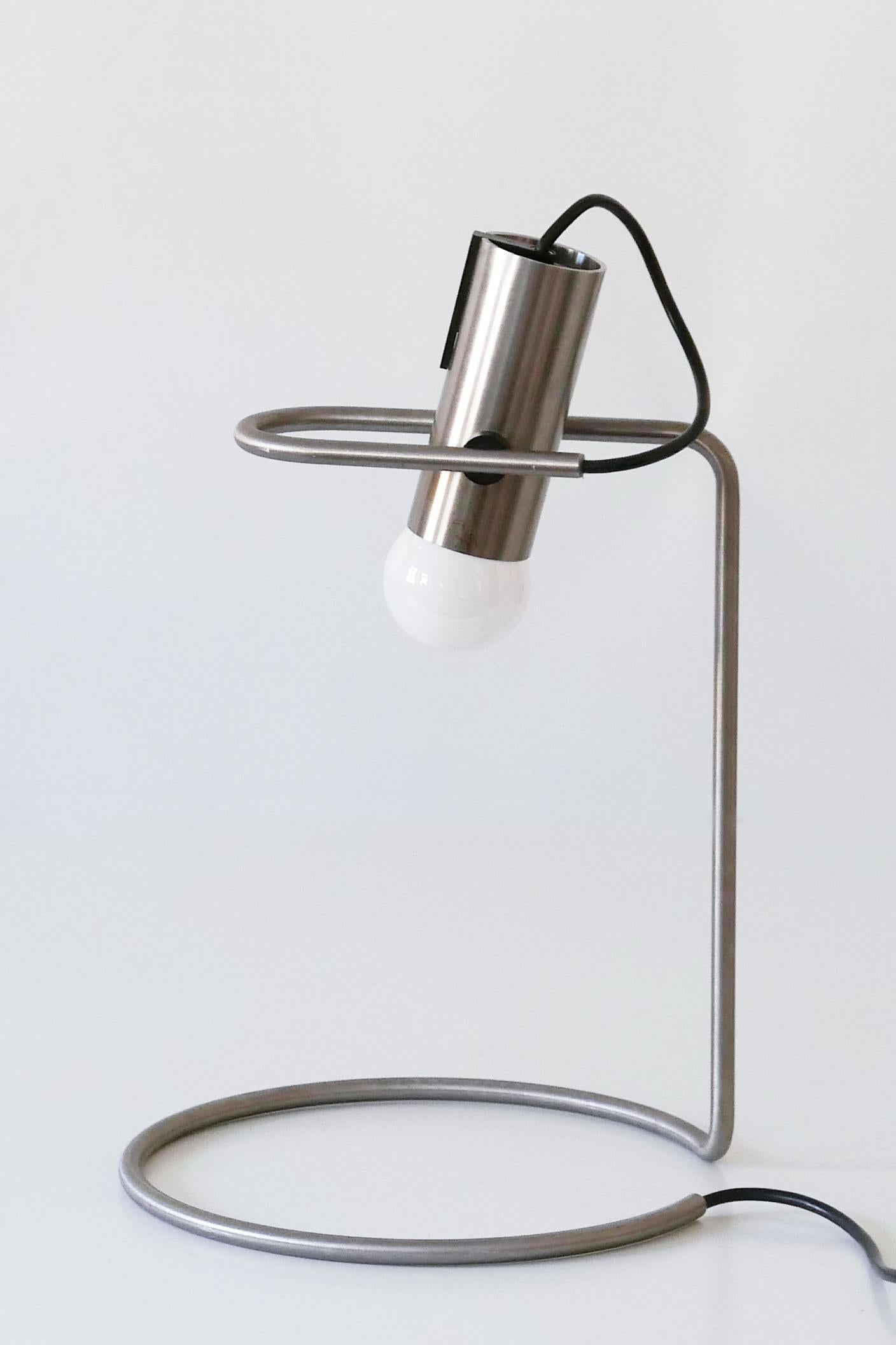 Außergewöhnliche minimalistische Tischlampe oder Schreibtischleuchte aus der Mitte des Jahrhunderts:: 1960er Jahre (Edelstahl) im Angebot