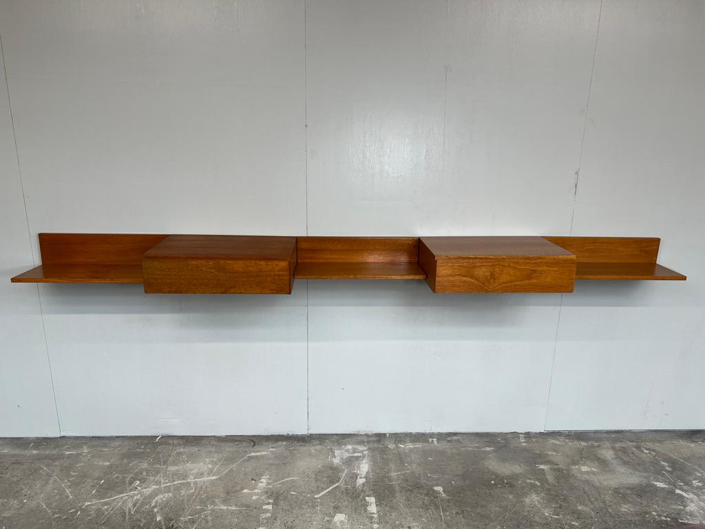 Eccezionale teak minimalista d'epoca totalmente libero di penzolare  Credenza Retro Desk in vendita 3
