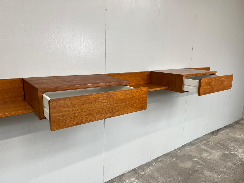 XX secolo Eccezionale teak minimalista d'epoca totalmente libero di penzolare  Credenza Retro Desk in vendita