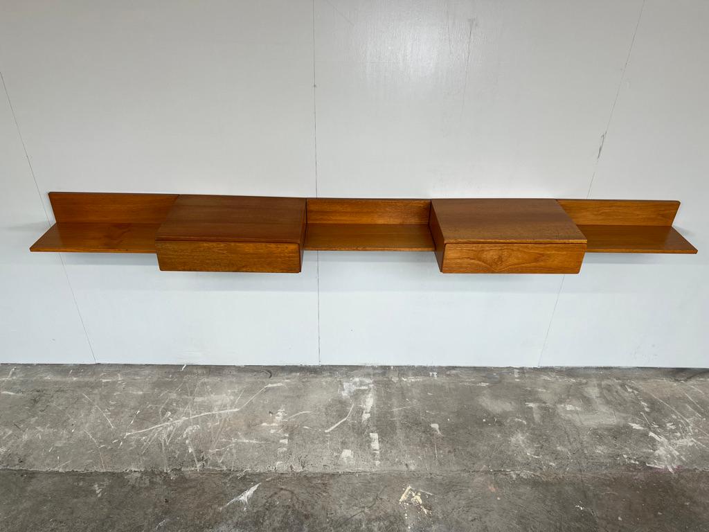 Eccezionale teak minimalista d'epoca totalmente libero di penzolare  Credenza Retro Desk in vendita 1