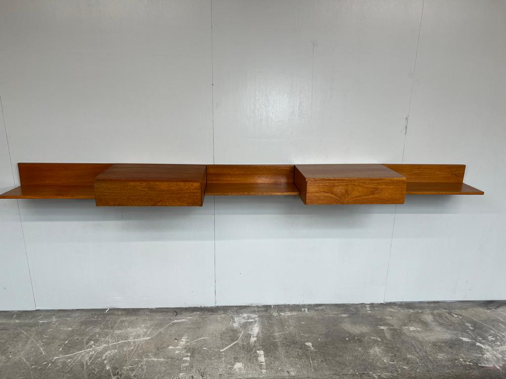 Eccezionale teak minimalista d'epoca totalmente libero di penzolare  Credenza Retro Desk in vendita 2