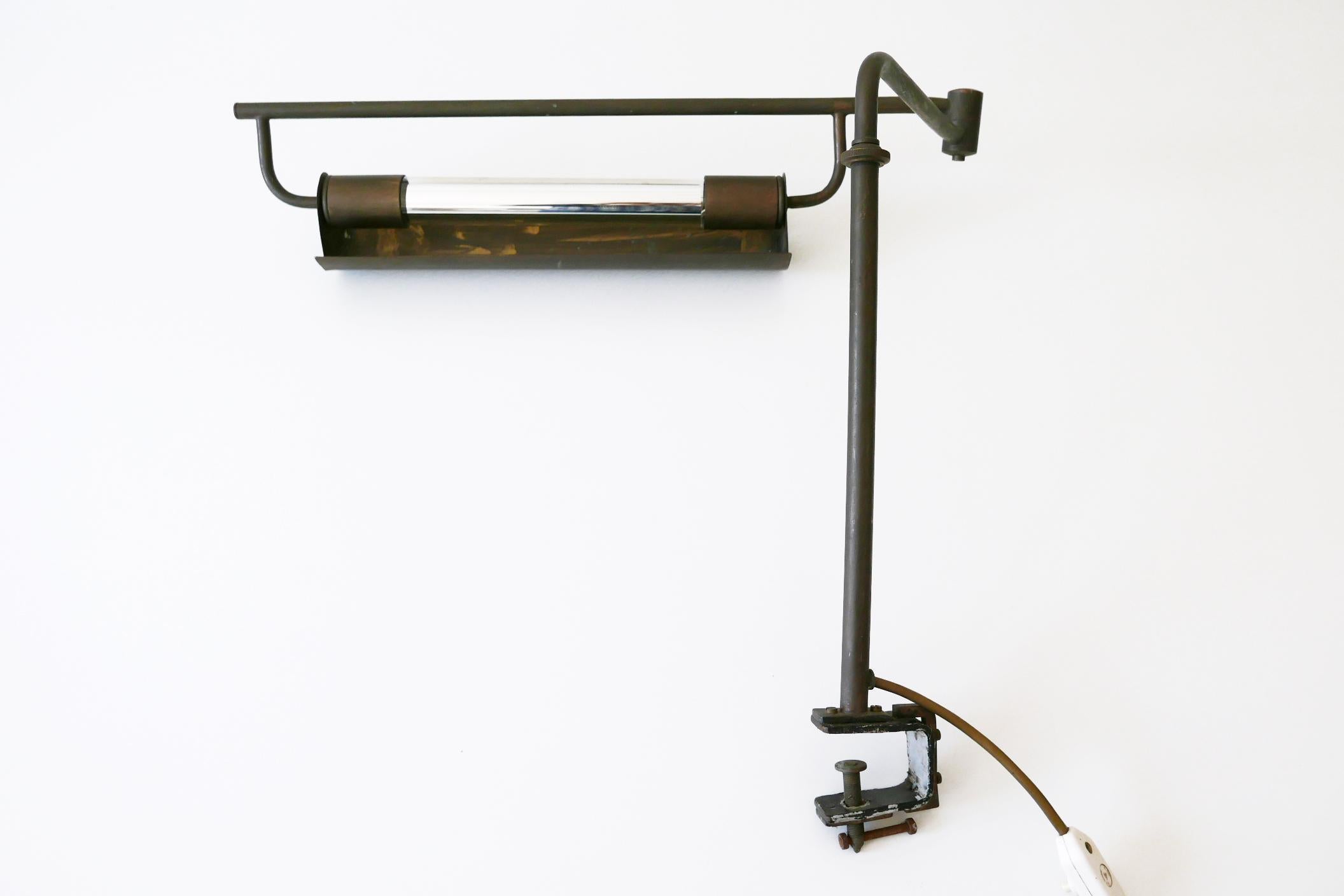 Exceptionnelle lampe de bureau moderniste Bauhaus en laiton articulé, Allemagne, années 1930 en vente 12