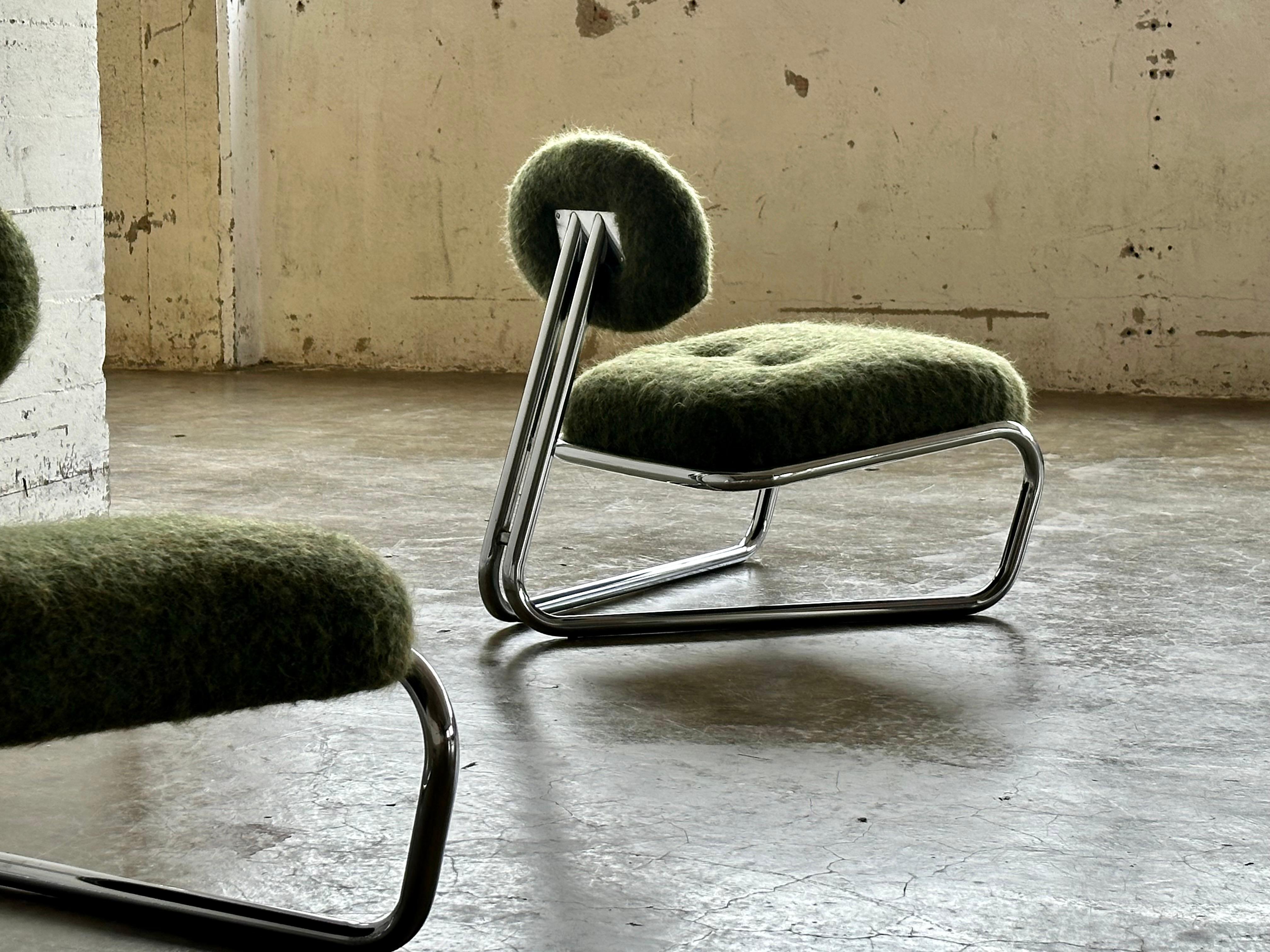 Exceptional Modernist Cantilever chairs in Wool and Alpaca, Italy 1970s  For Sale 3
