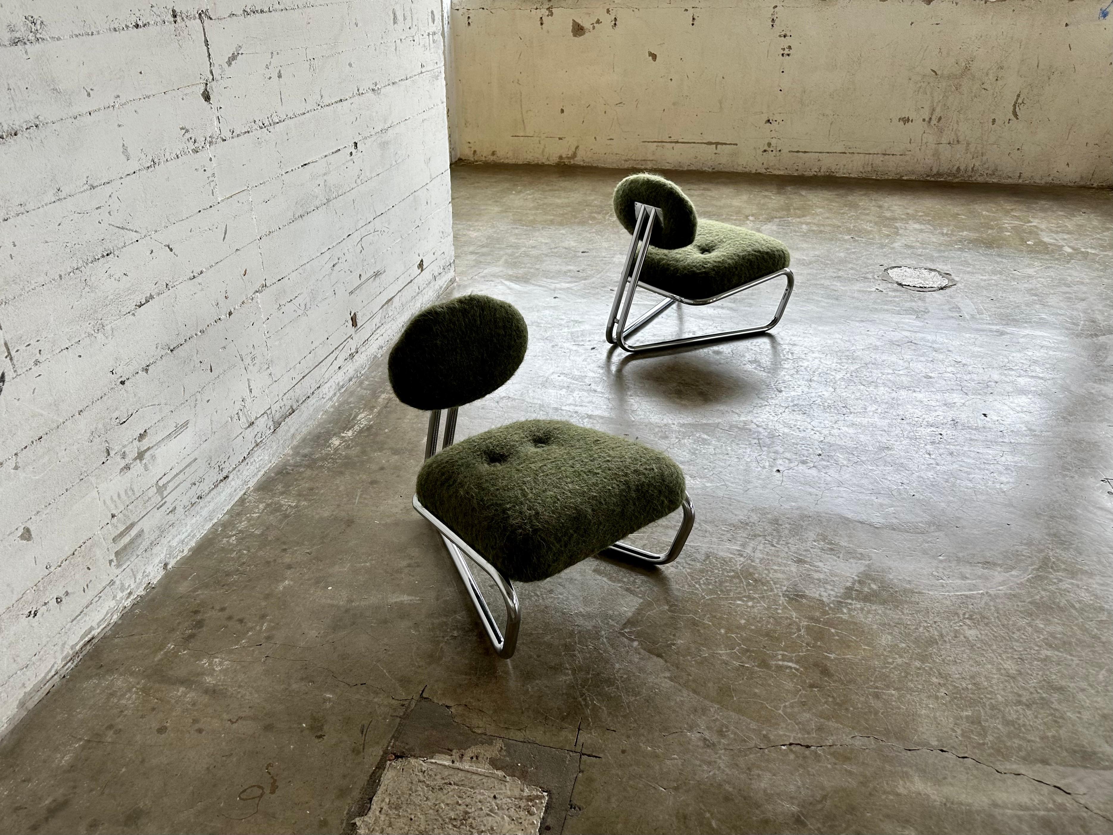 Exceptional Modernist Cantilever chairs in Wool and Alpaca, Italy 1970s  For Sale 4