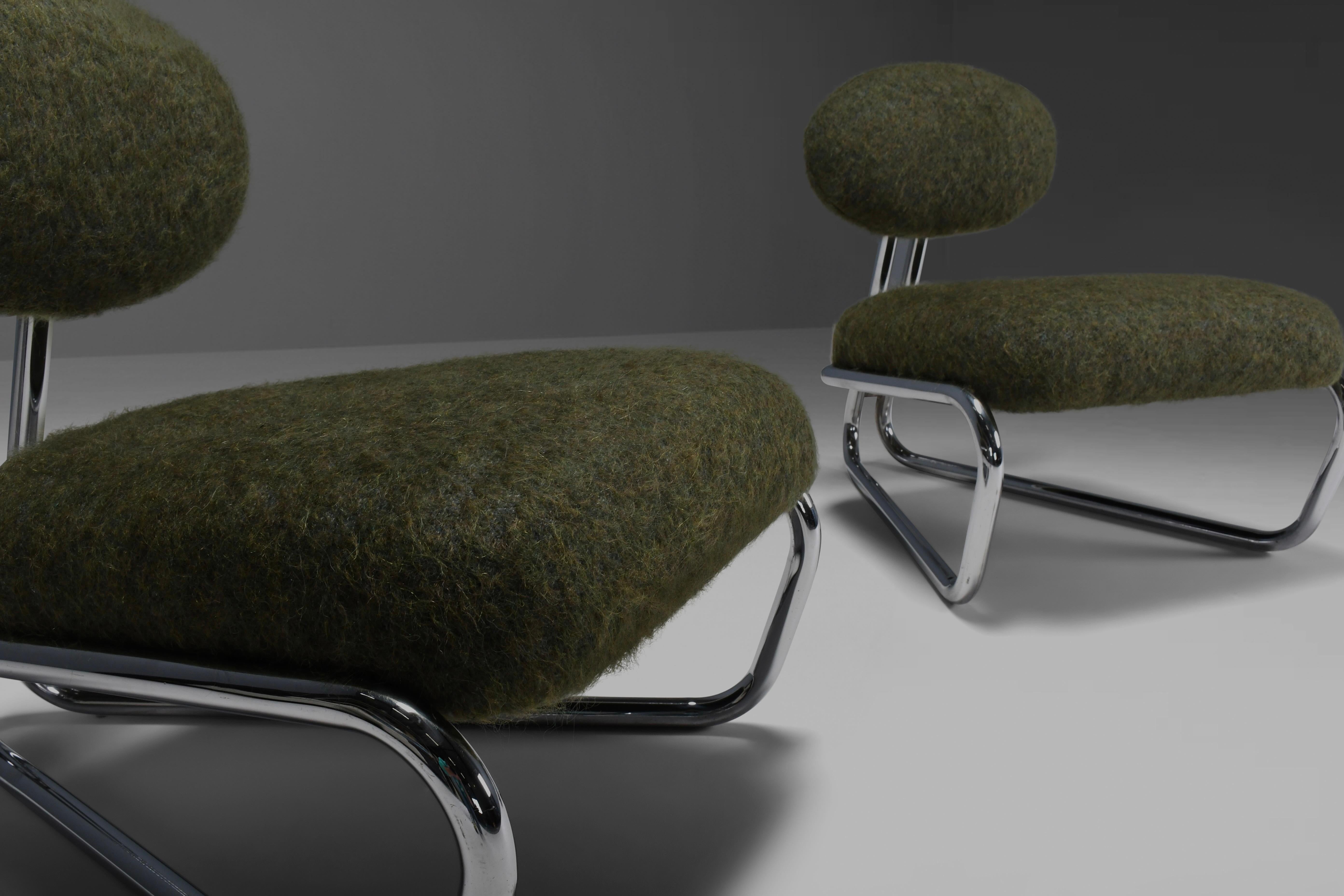 Metal Exceptional Modernist Cantilever chairs in Wool and Alpaca, Italy 1970s  For Sale
