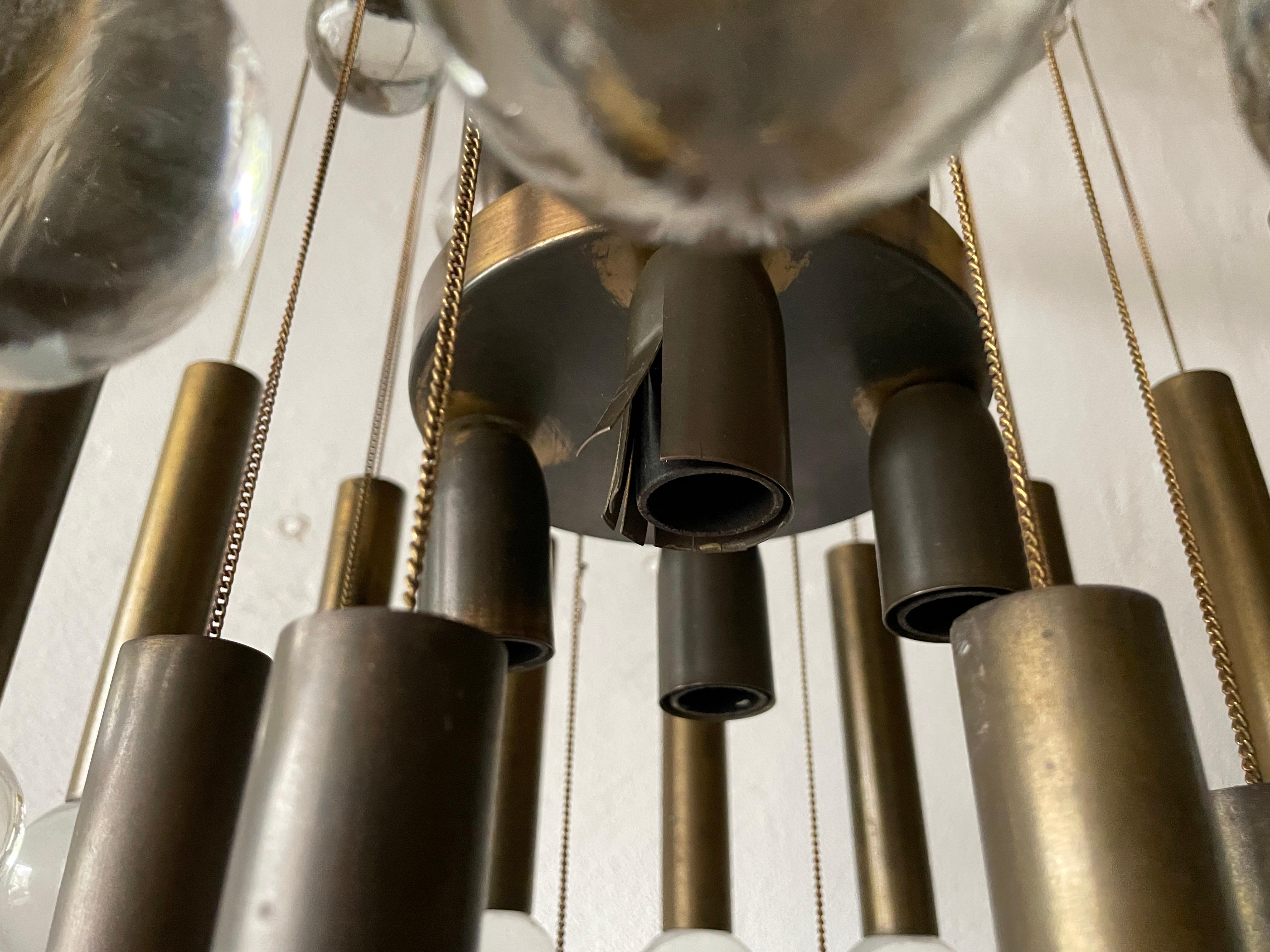 Exceptional Multiple Tubes with Glass Balls Brass Chandelier, 1960s, Italy In Excellent Condition For Sale In Hagenbach, DE