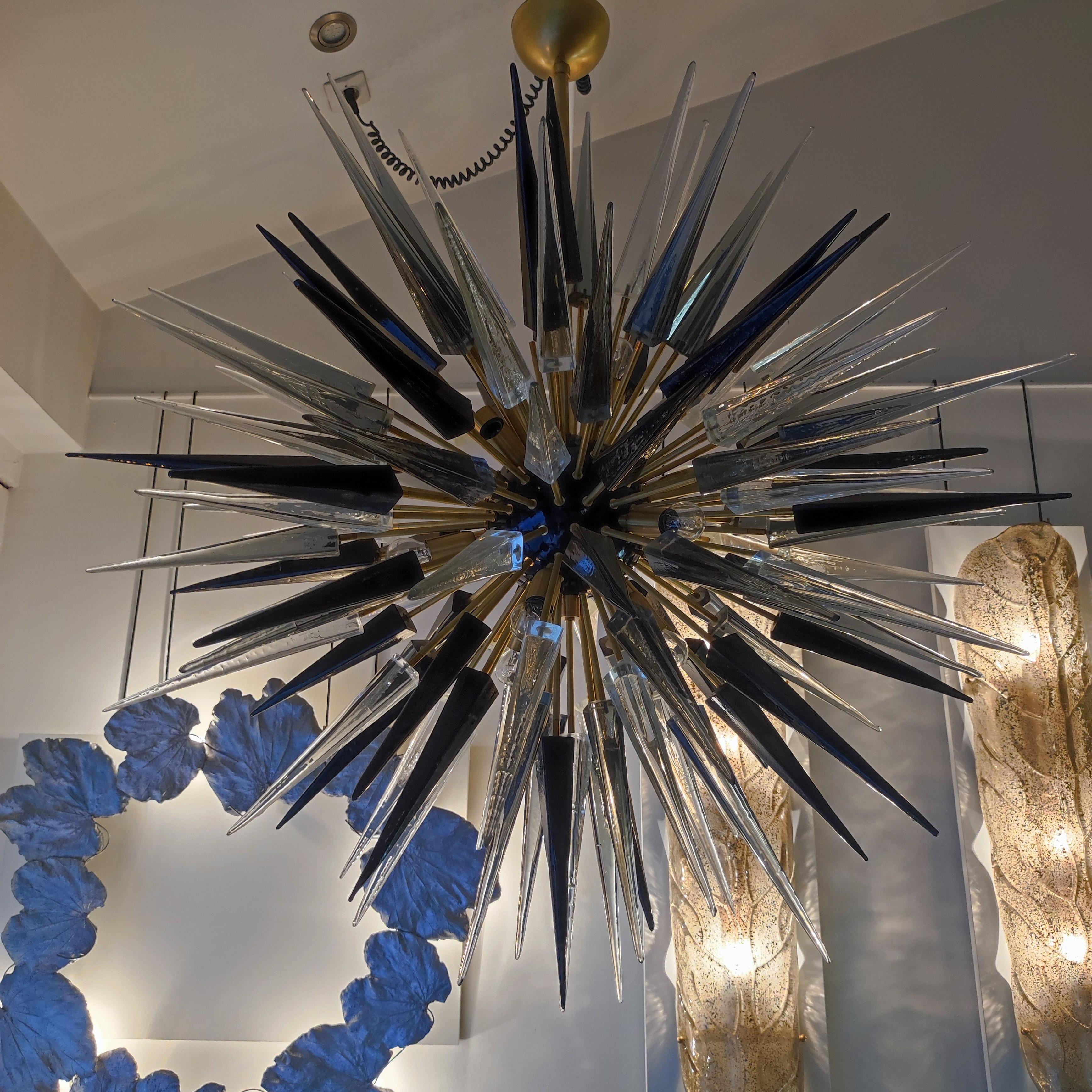 Außergewöhnlicher Sputnik-Kronleuchter aus Murano-Glas (Messing) im Angebot